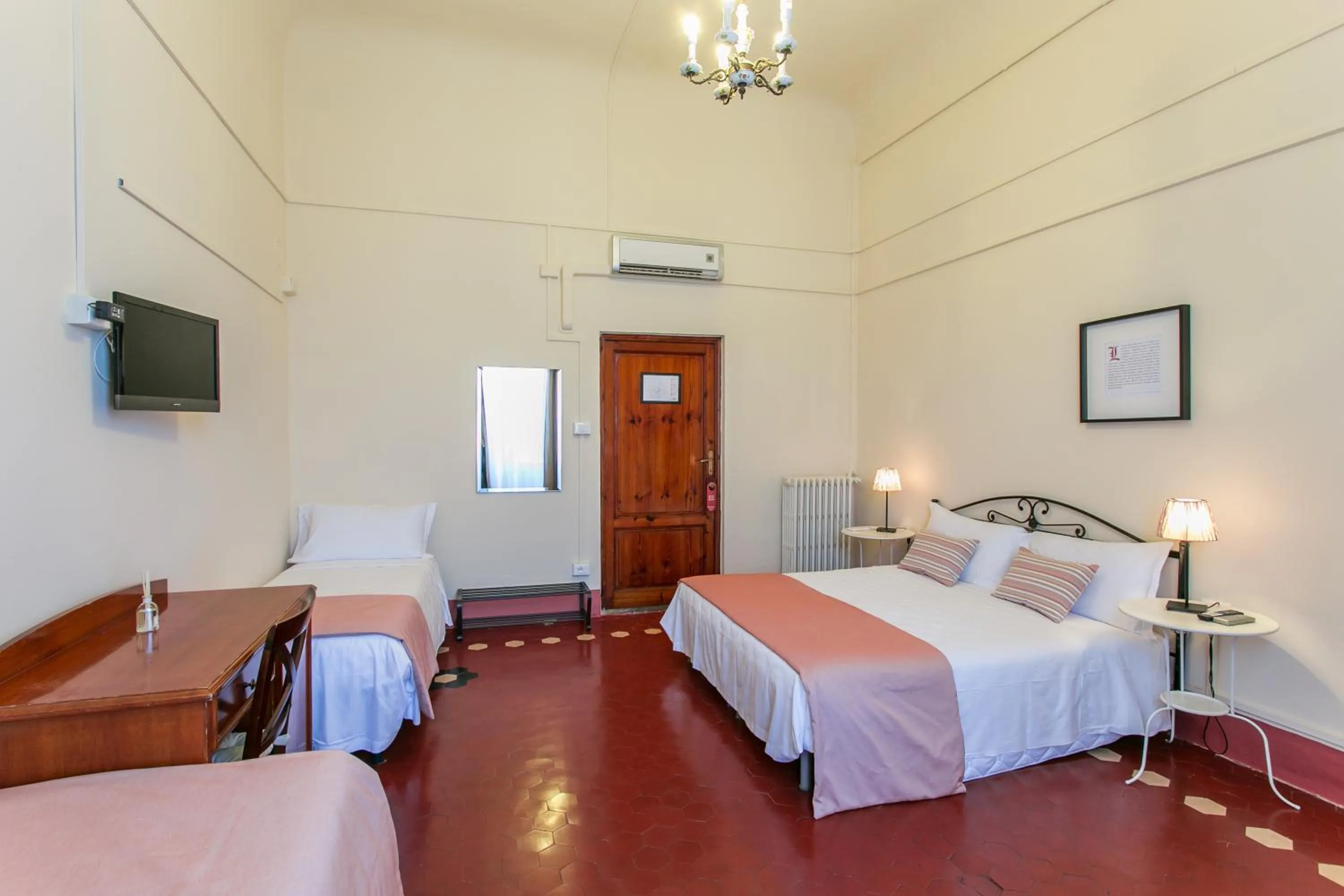 Photo of the whole room, Bed in Hotel d'Azeglio Firenze