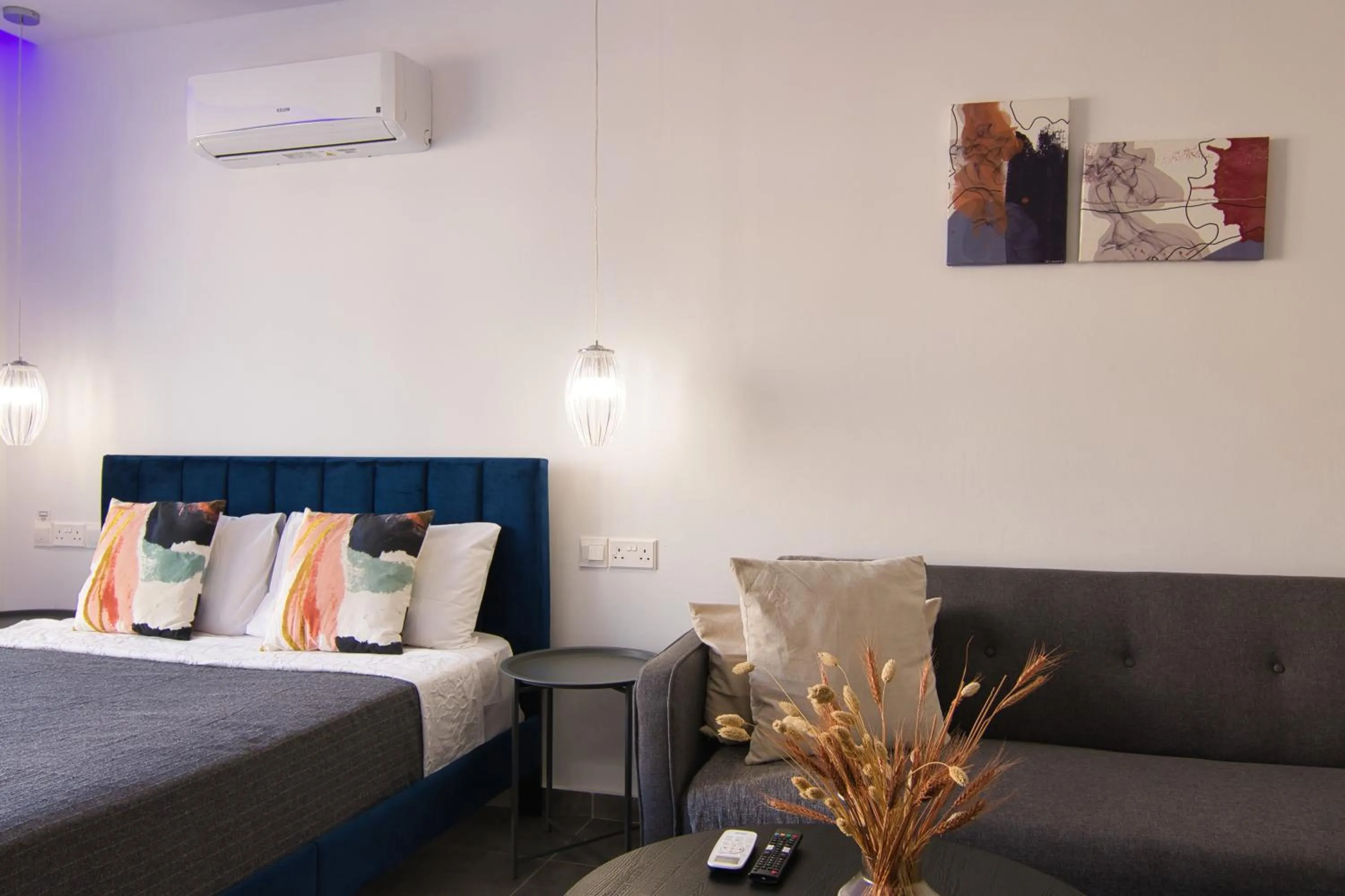 Bed in Phaedrus Living: Seaside Luxury Flat Athina 118