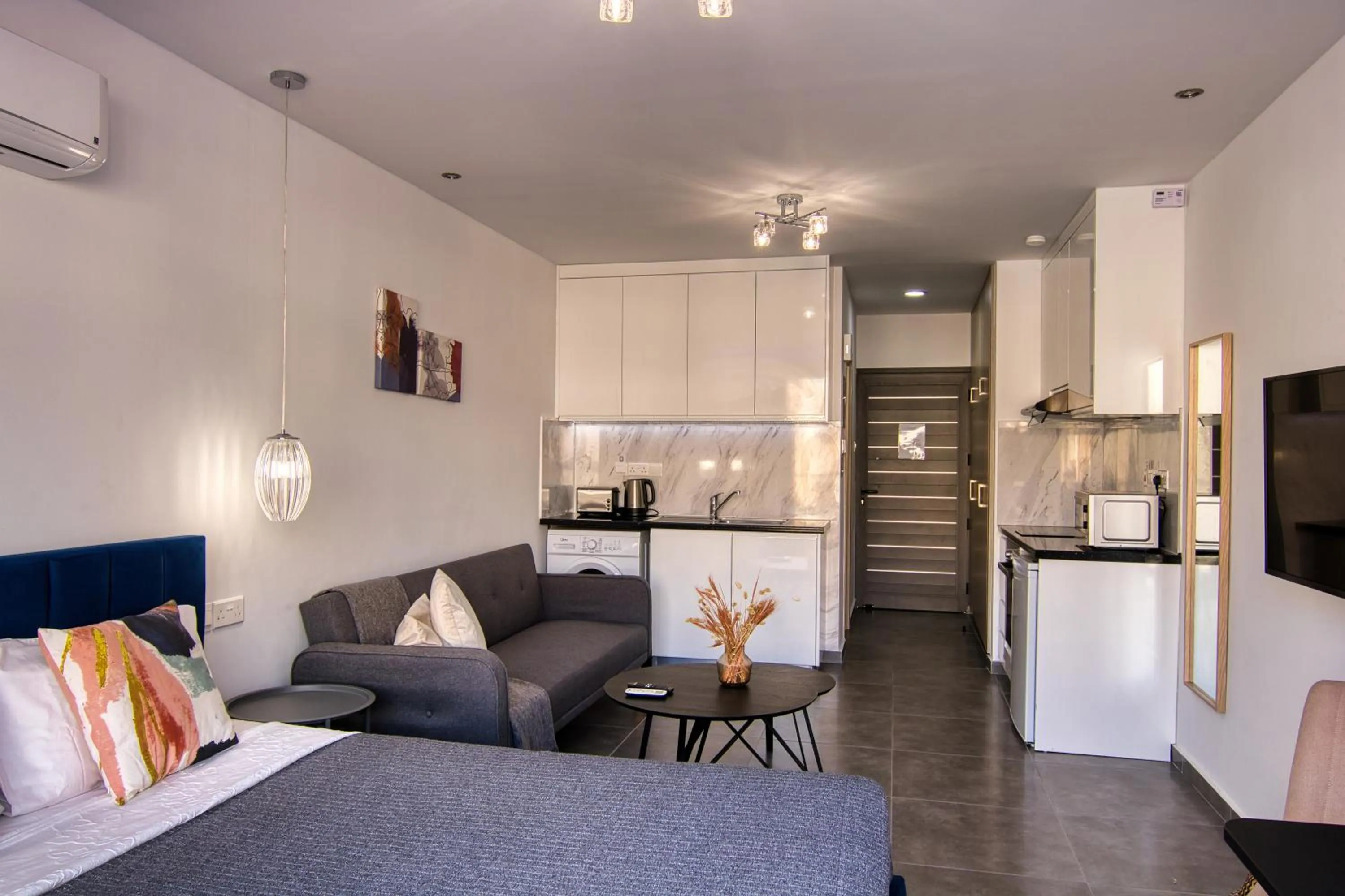 Bed in Phaedrus Living: Seaside Luxury Flat Athina 118