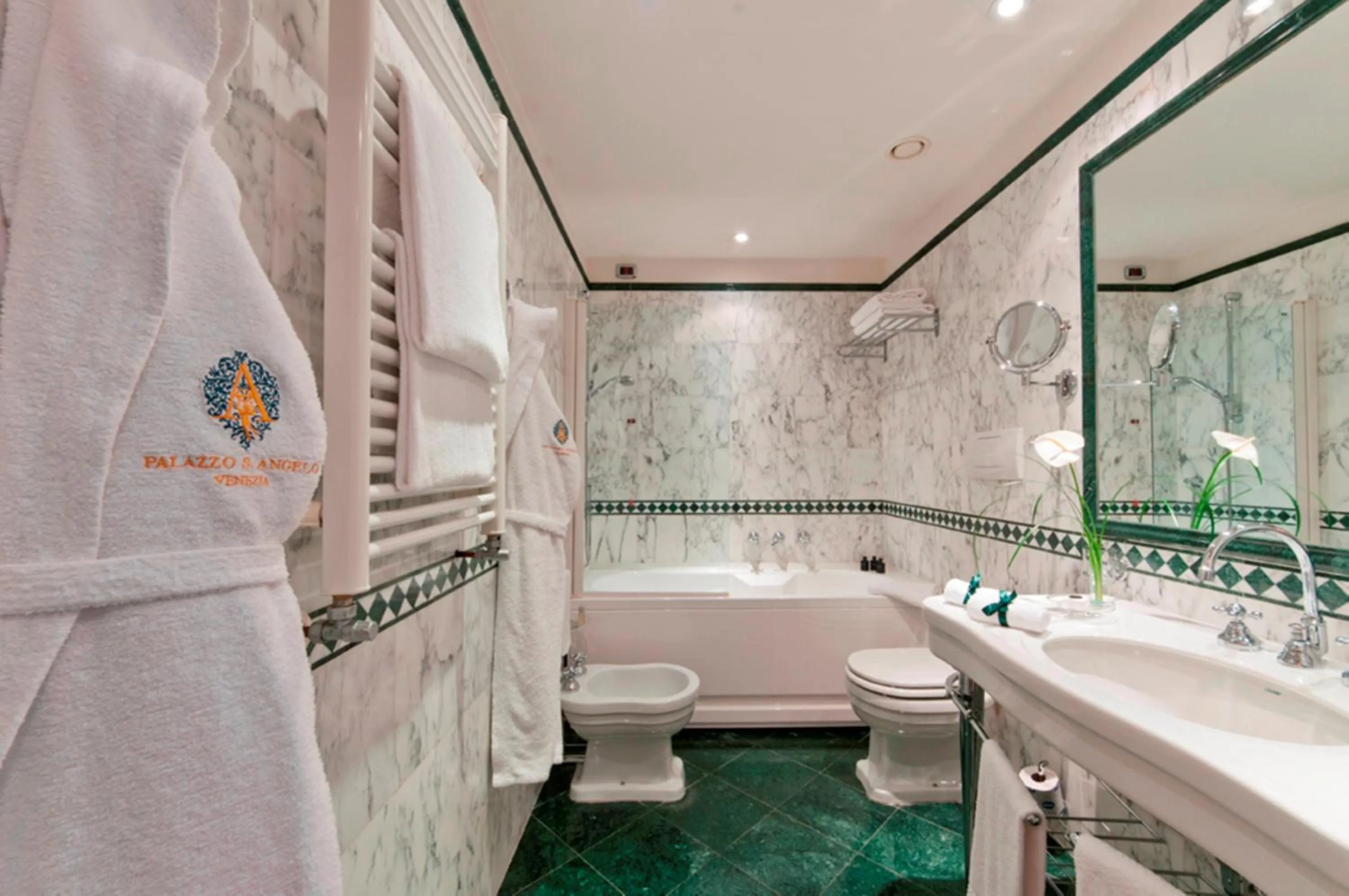 Bathroom in Sina Palazzo Sant'Angelo