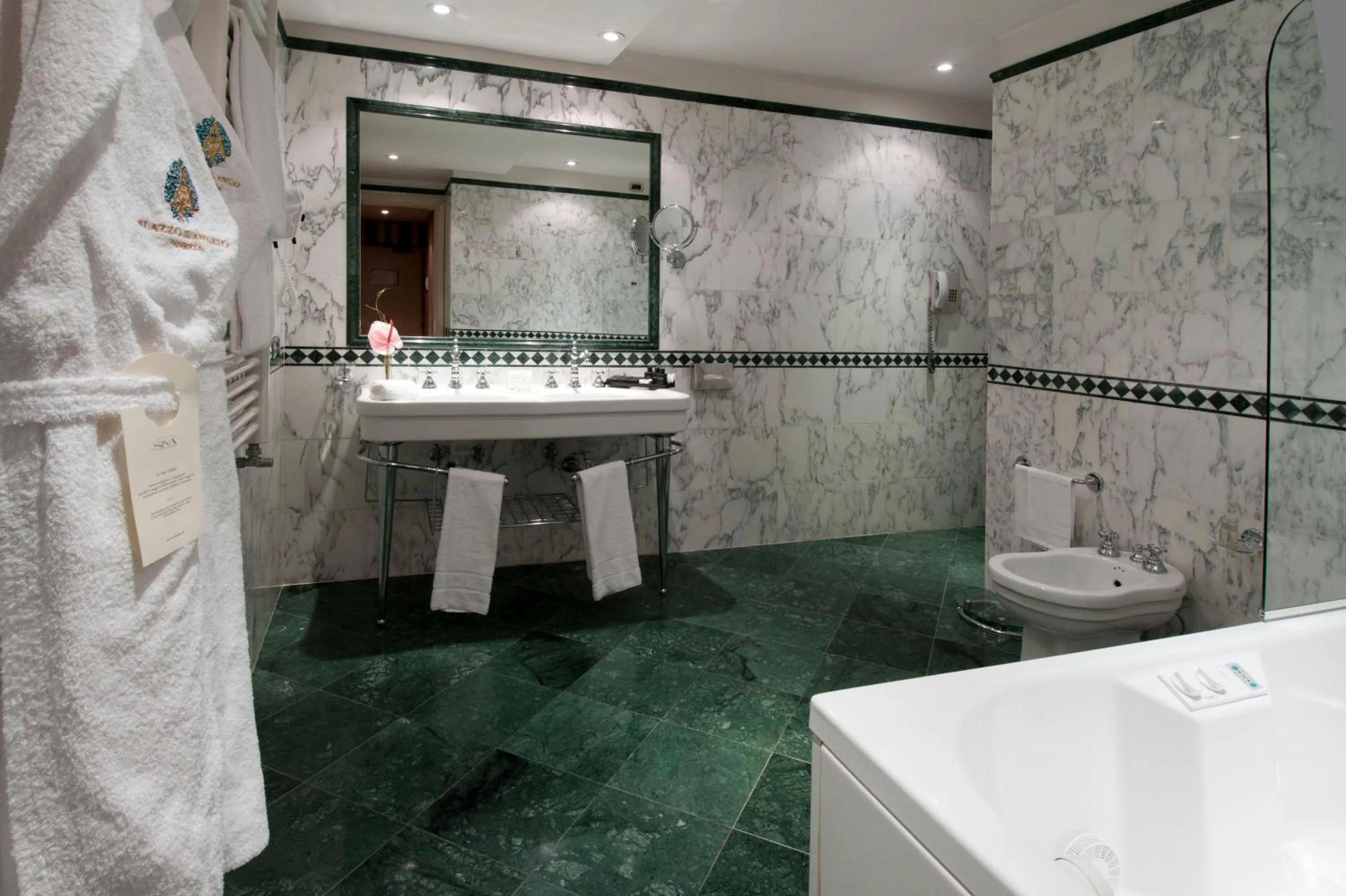 Bathroom in Sina Palazzo Sant'Angelo