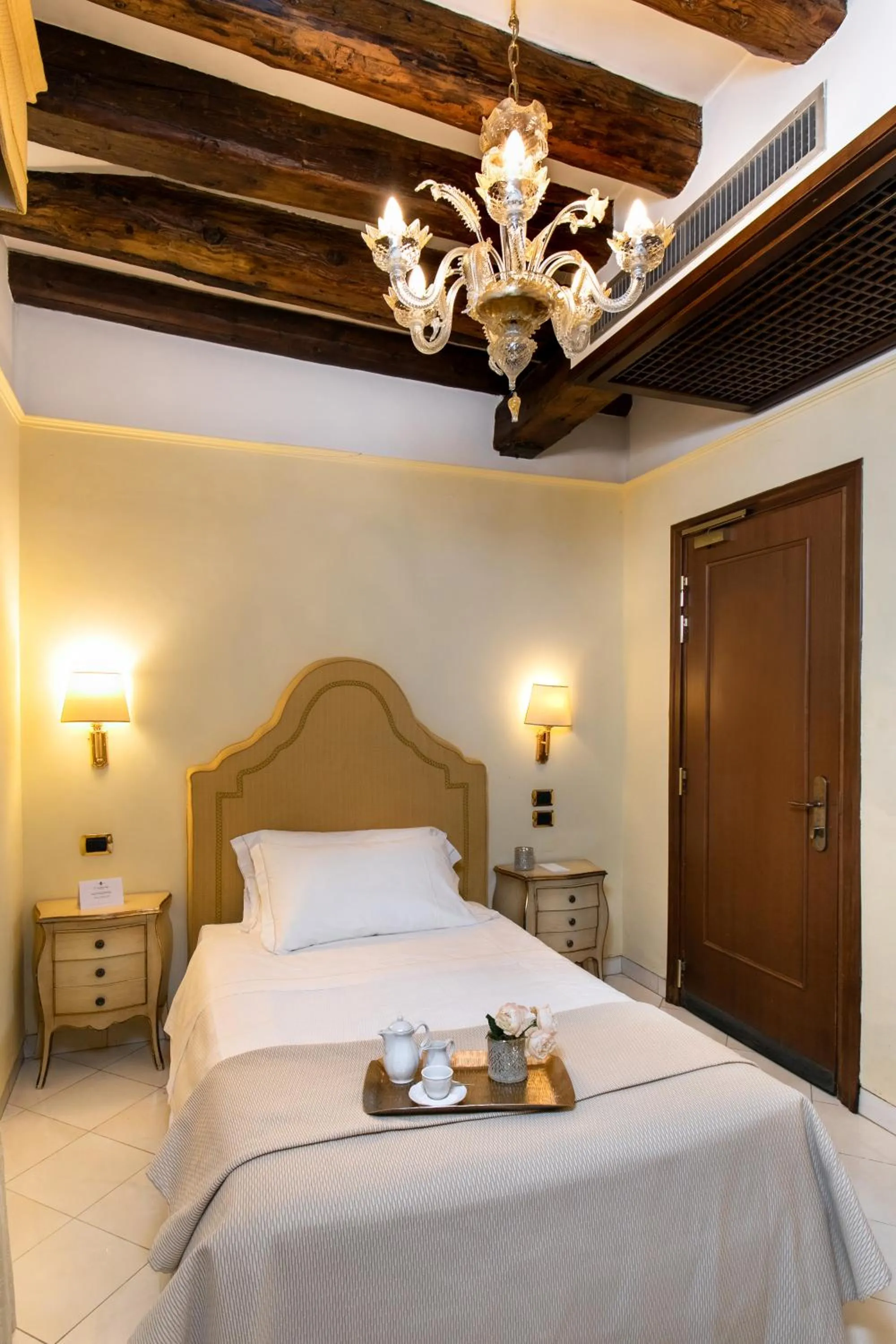 Photo of the whole room, Bed in Ca' Vendramin Zago