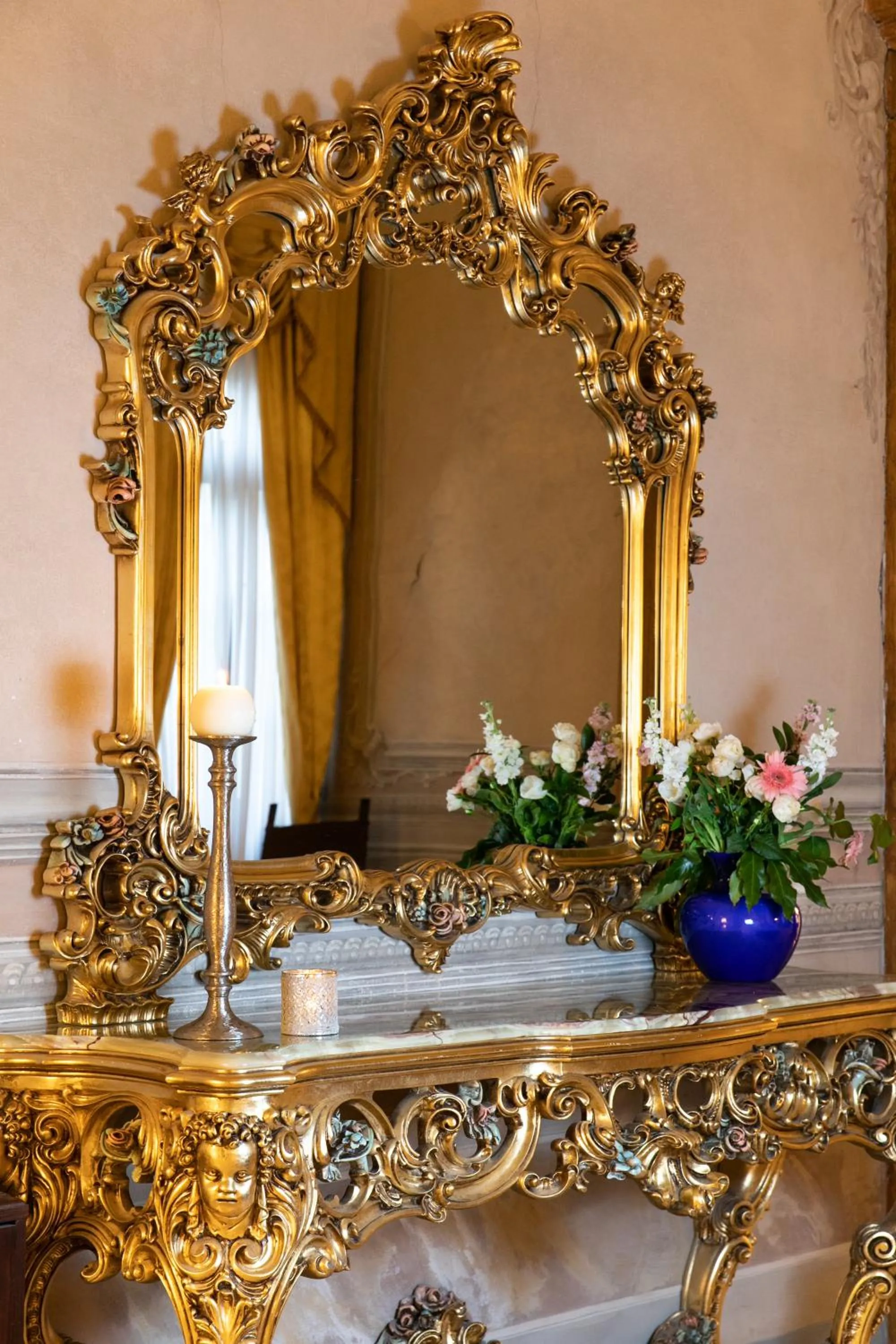 Decorative detail in Ca' Vendramin Zago