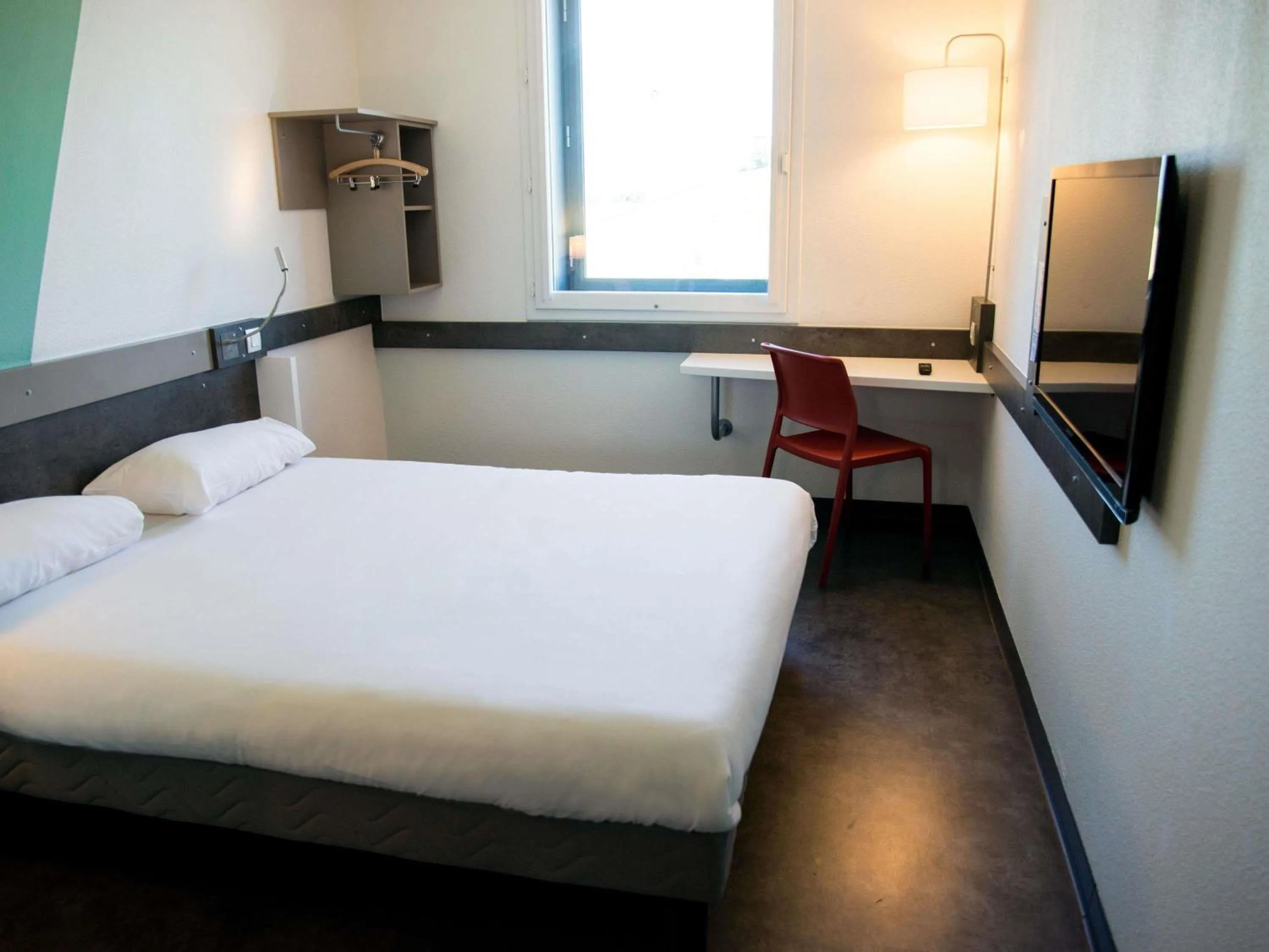 Property building, Bed in Ibis Budget Archamps Porte de Genève