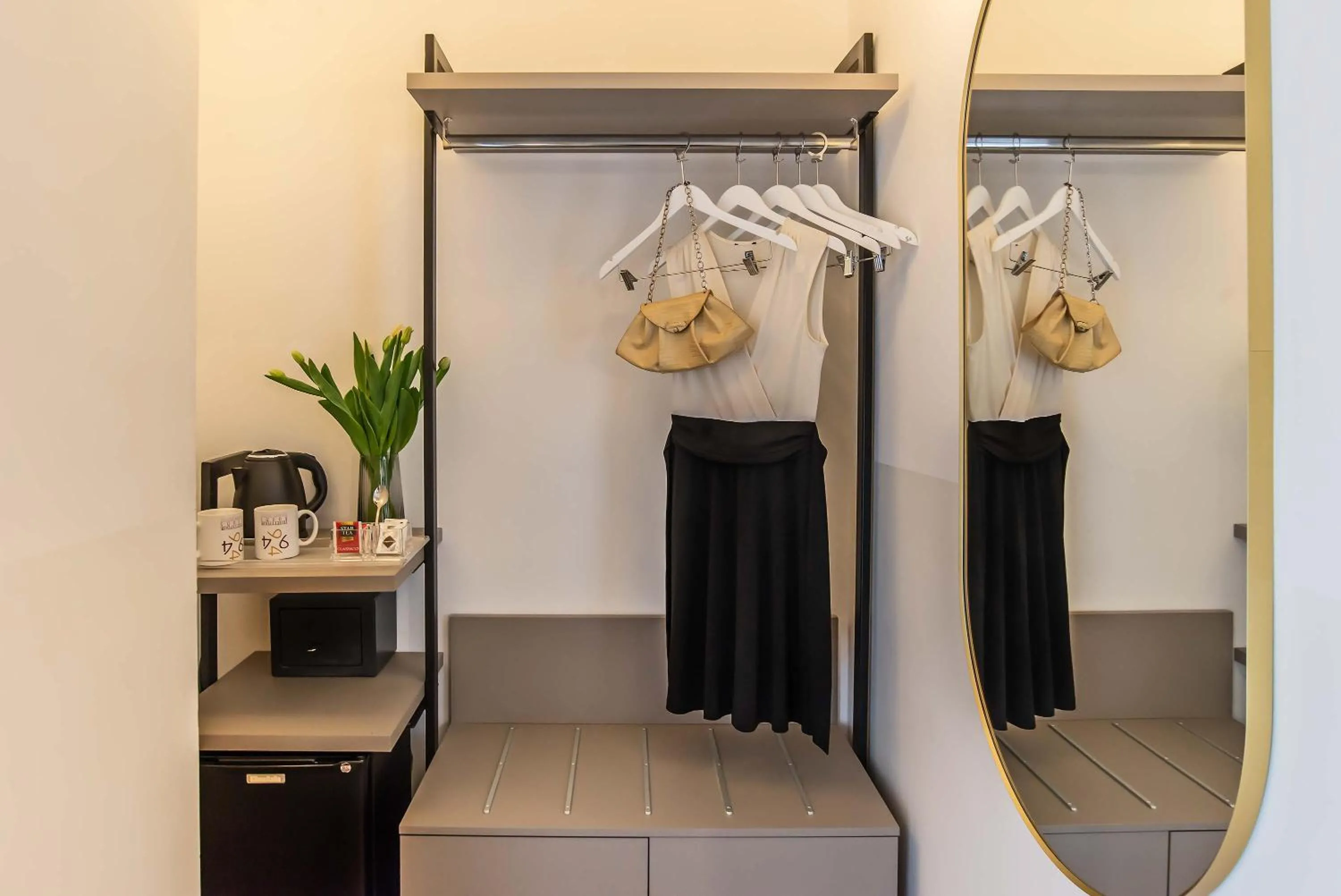 wardrobe in 94Rooms Vatican Guest House- Scipioni