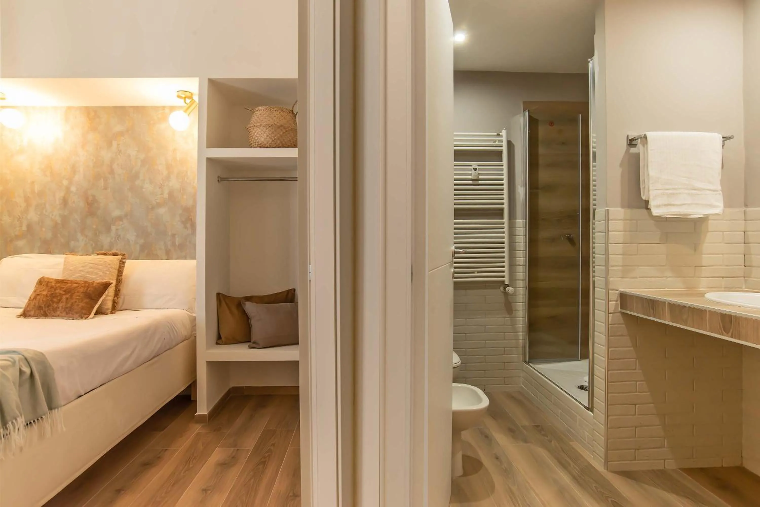 Bathroom, Bed in 94Rooms Vatican Guest House- Scipioni