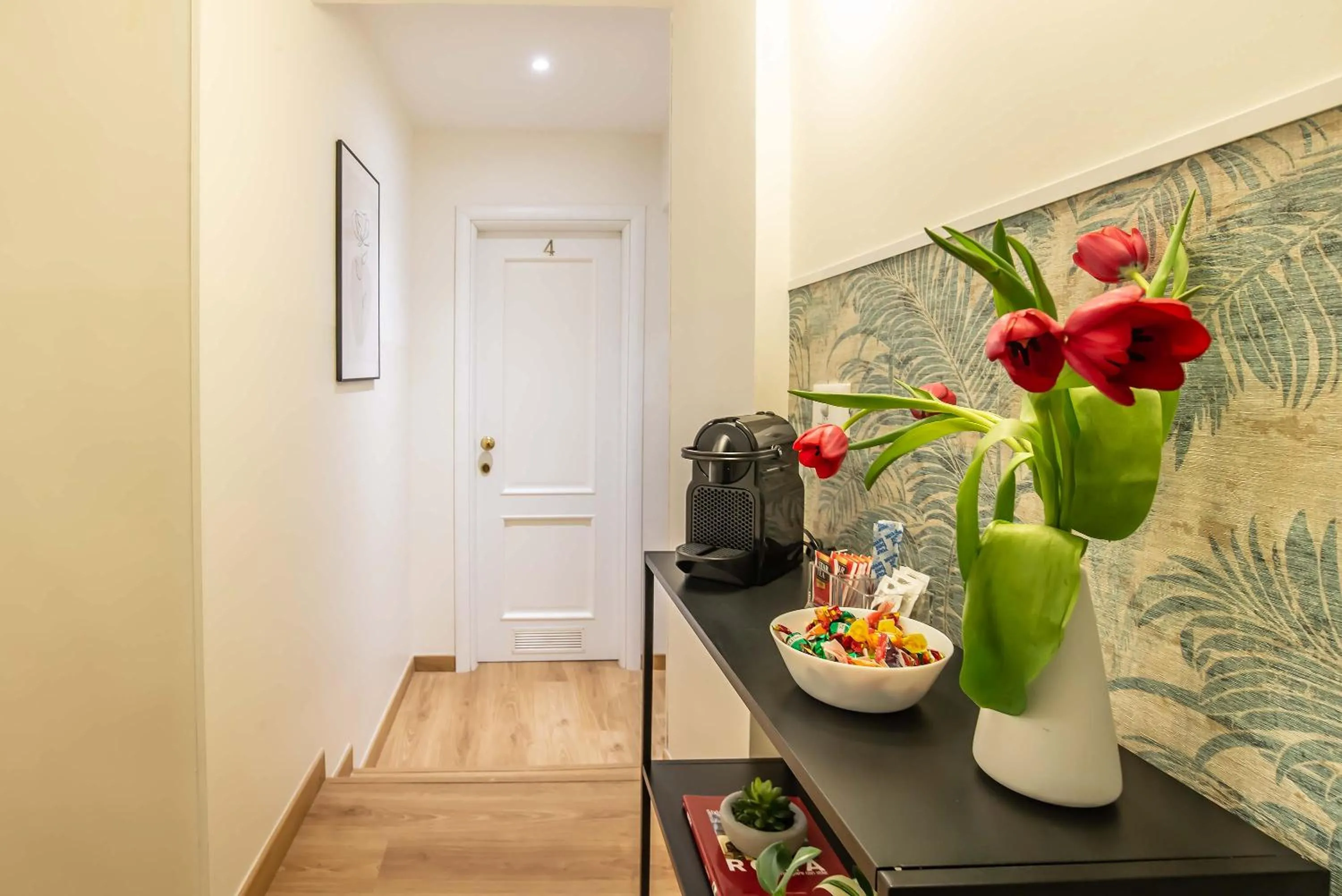 hair dresser in 94Rooms Vatican Guest House- Scipioni