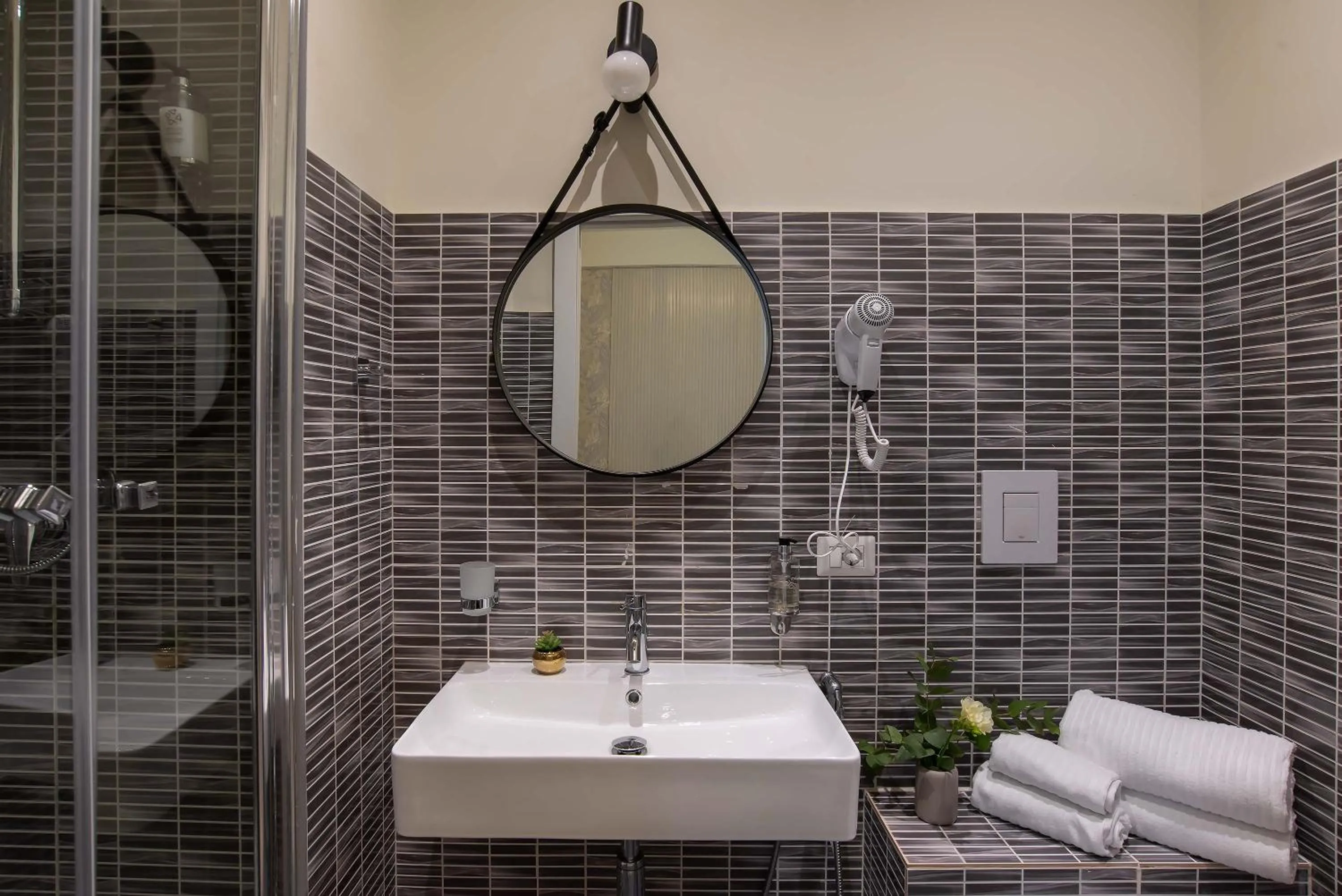 Bathroom in 94Rooms Vatican Guest House- Scipioni