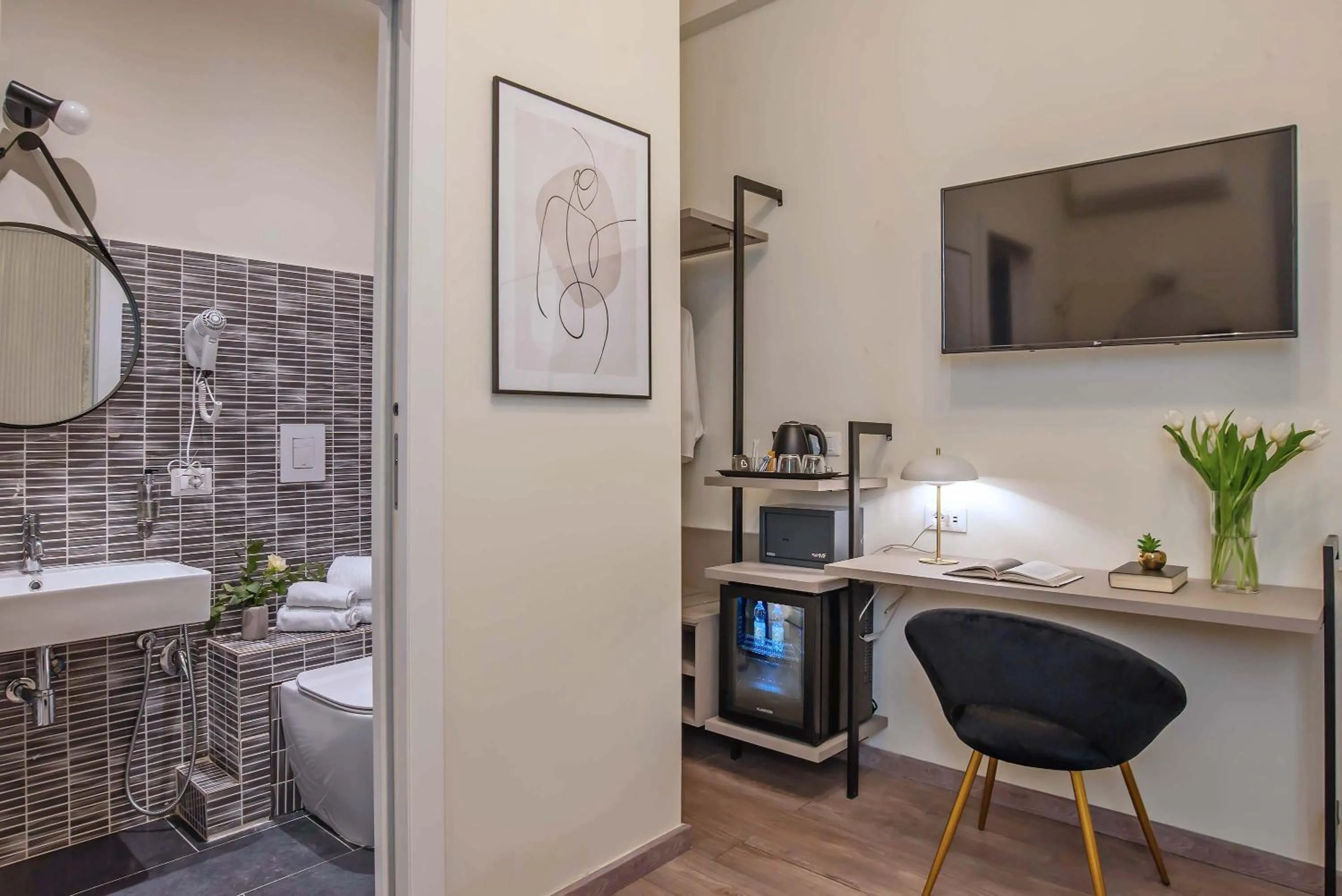 hair dresser in 94Rooms Vatican Guest House- Scipioni