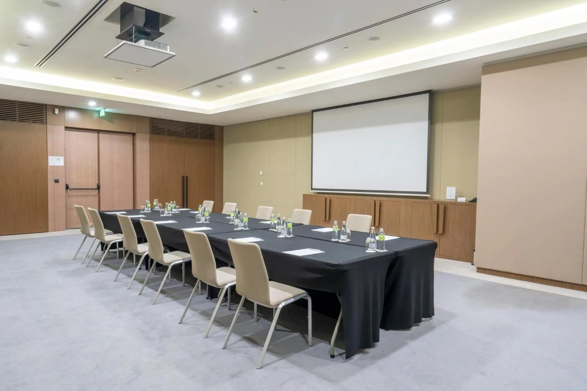 Meeting/conference room in Crowne Plaza Belgrade by IHG