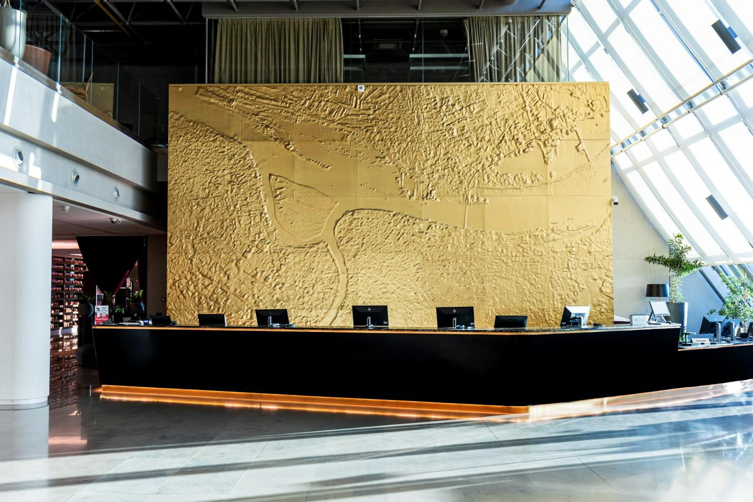 Lobby or reception in Crowne Plaza Belgrade by IHG