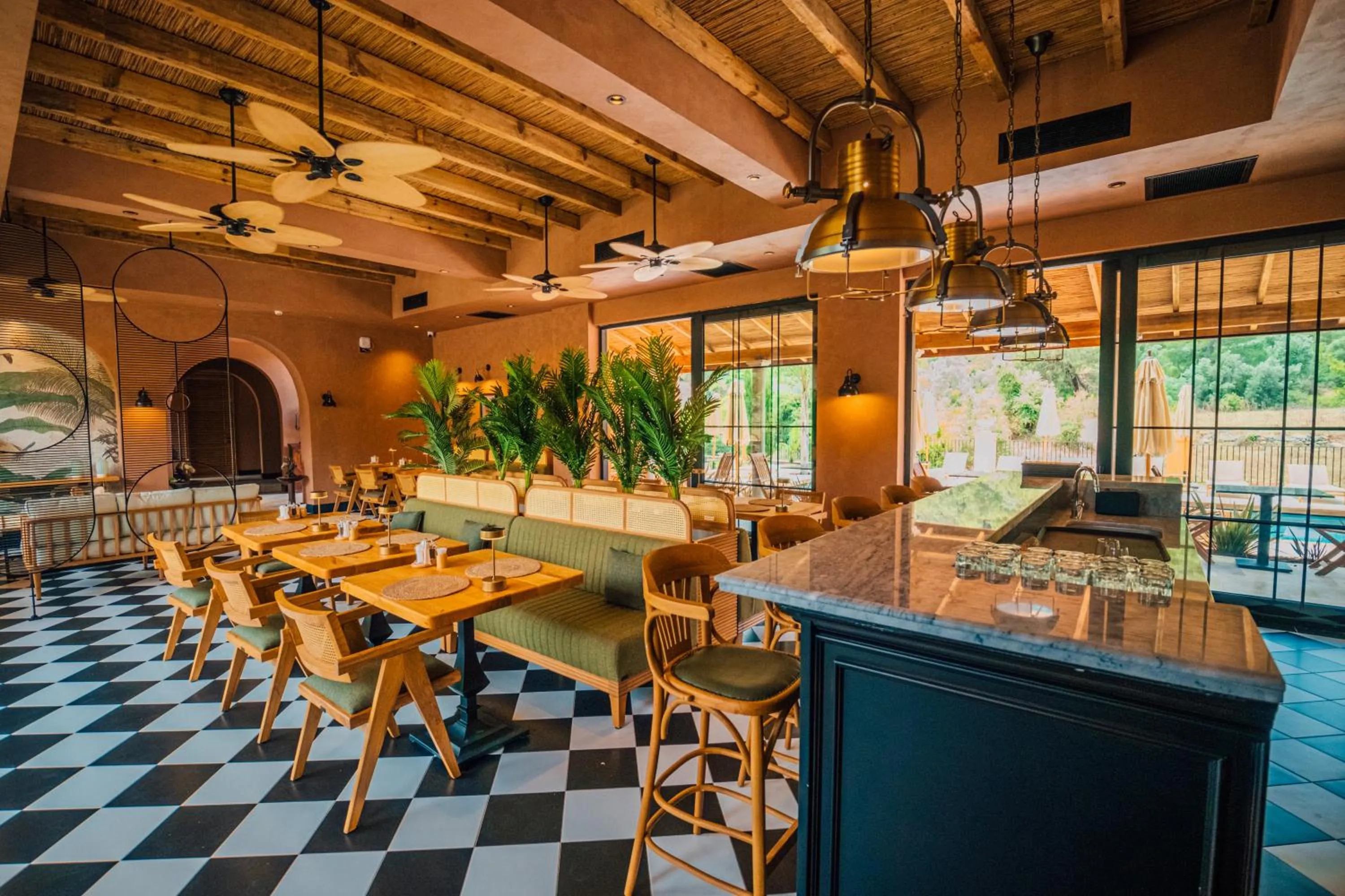 Restaurant/places to eat in The Remote Hotel