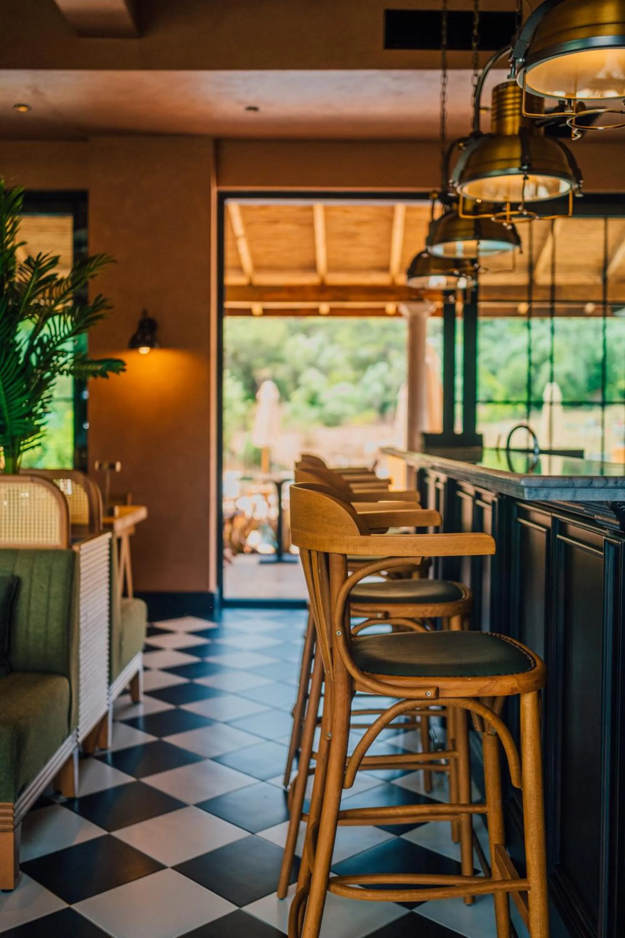 Restaurant/places to eat in The Remote Hotel