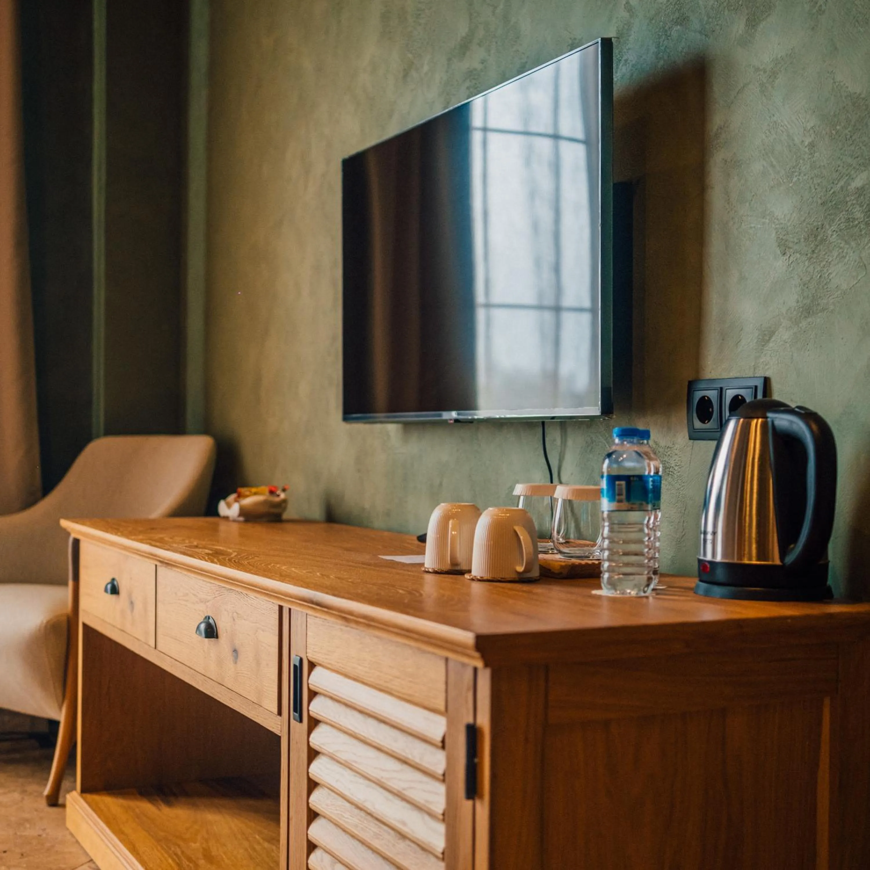 TV and multimedia in The Remote Hotel