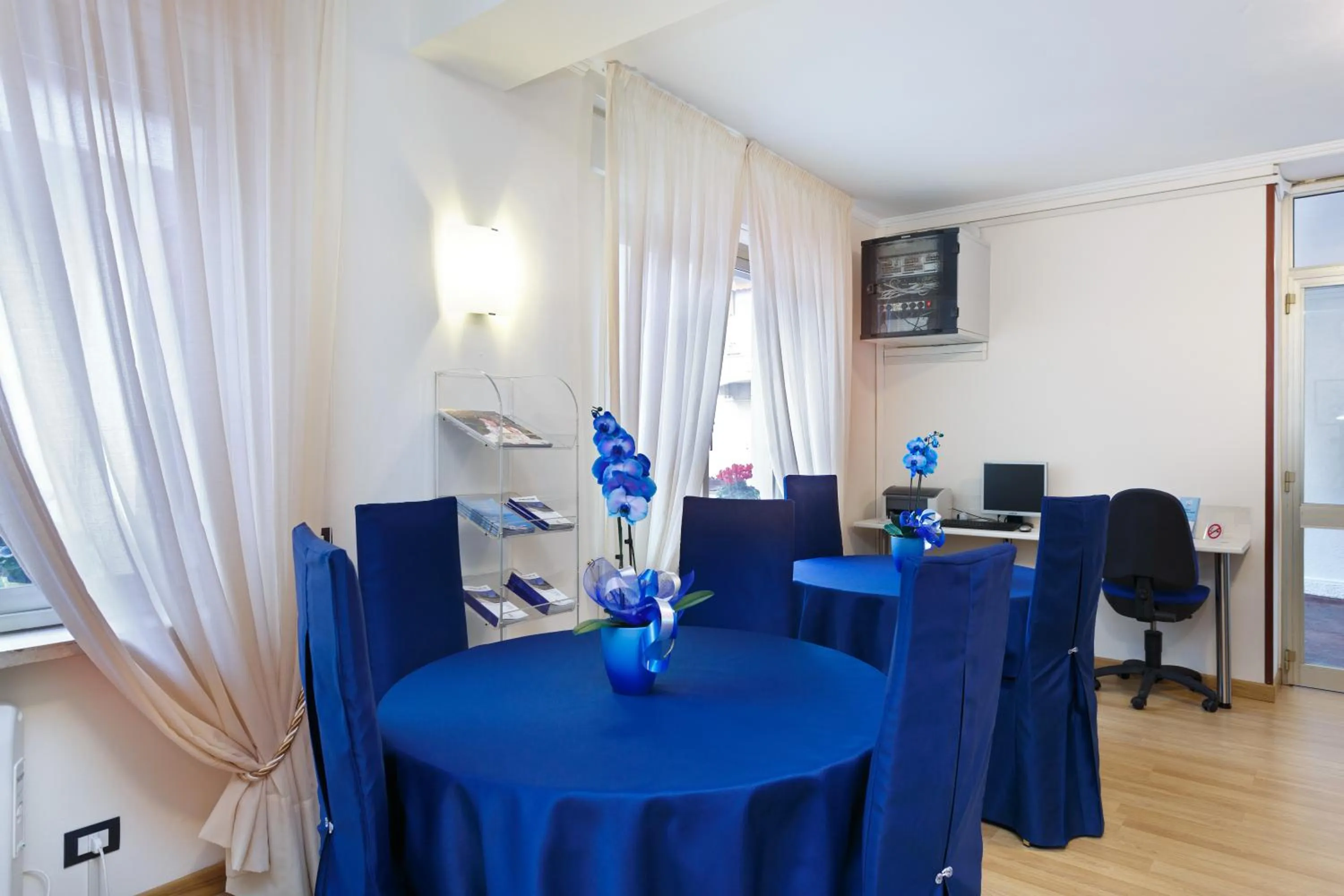 Communal lounge/ TV room in Residence Dei Due Porti