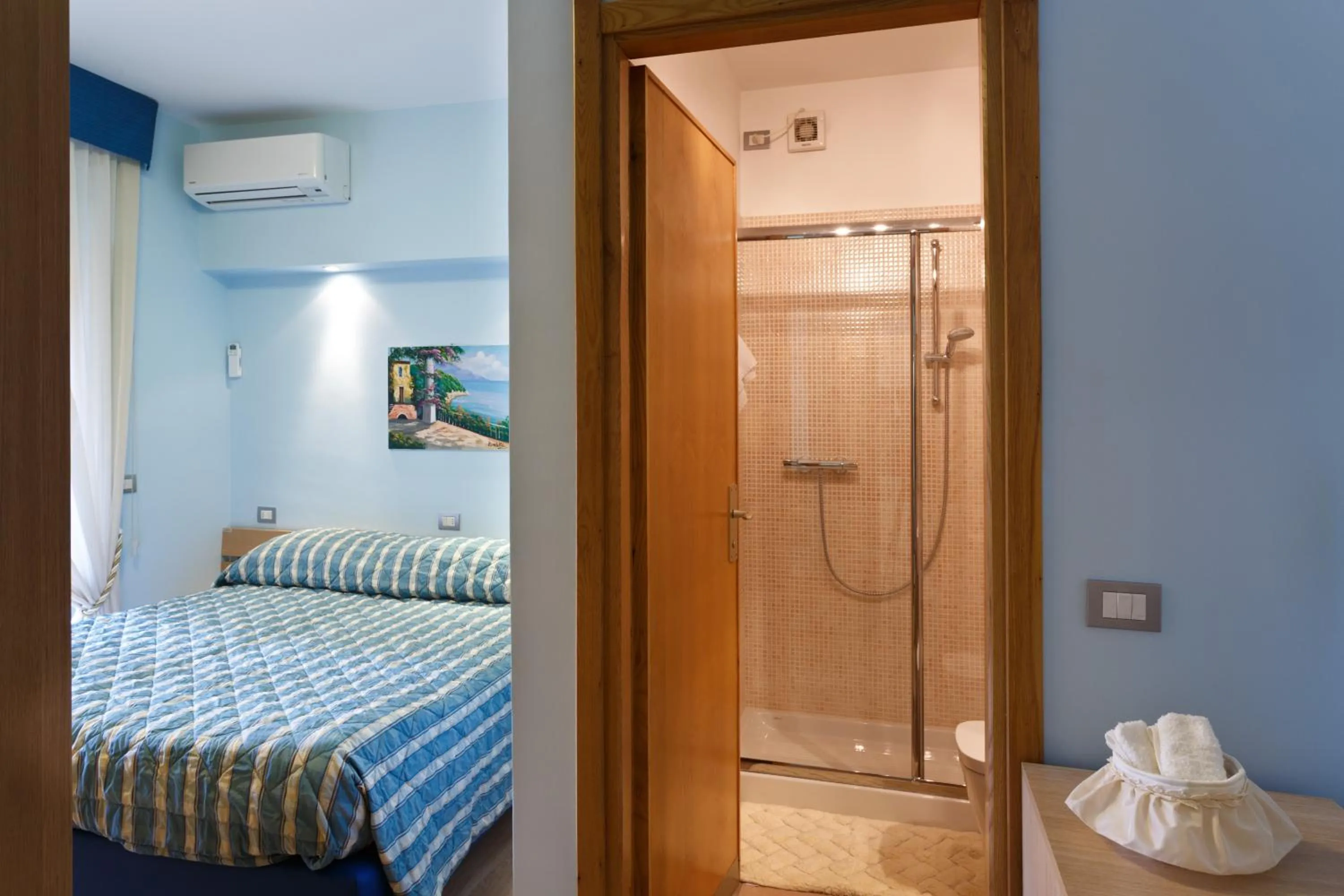 Bathroom, Bed in Residence Dei Due Porti