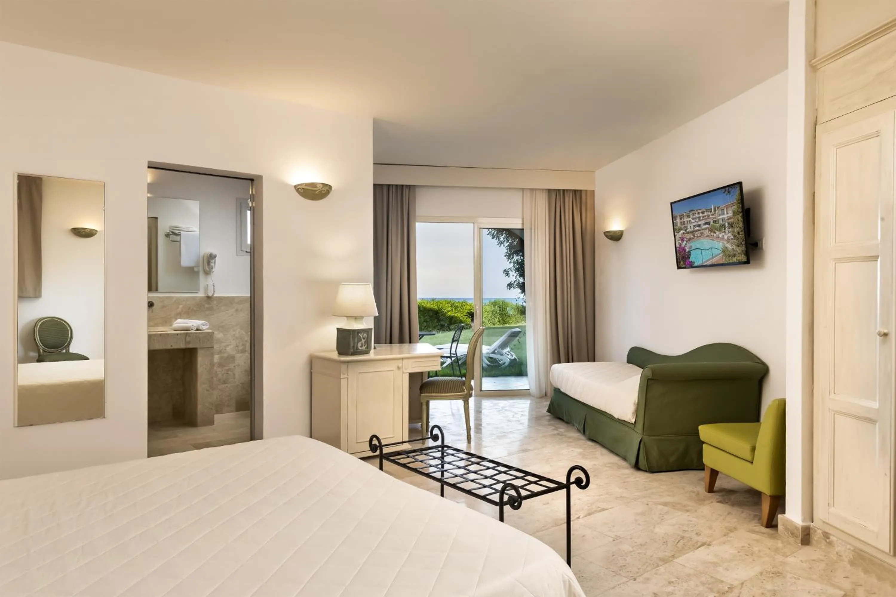 Photo of the whole room, Bed in Grand Hotel In Porto Cervo