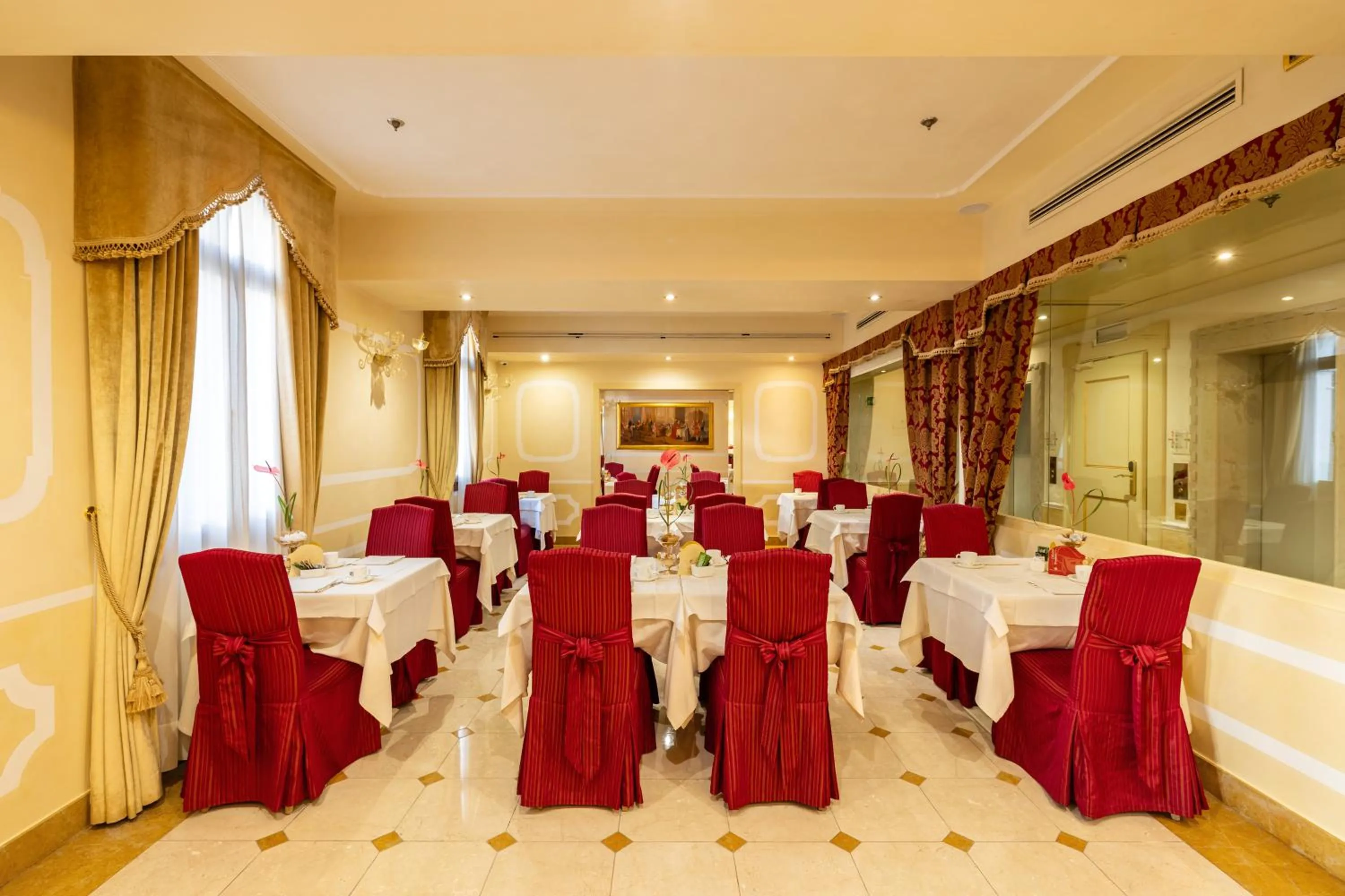 Breakfast in Hotel A La Commedia