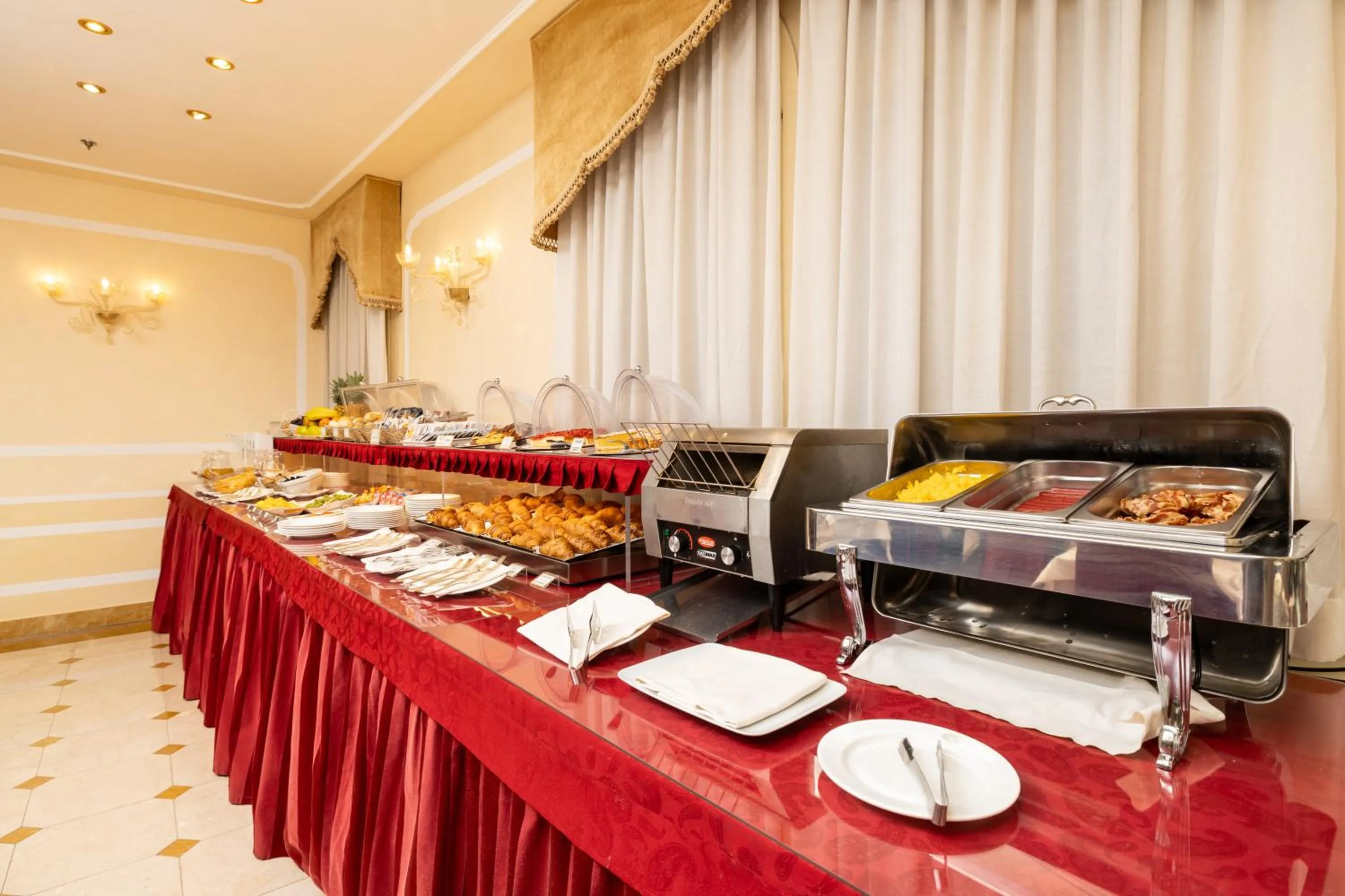 Breakfast in Hotel A La Commedia