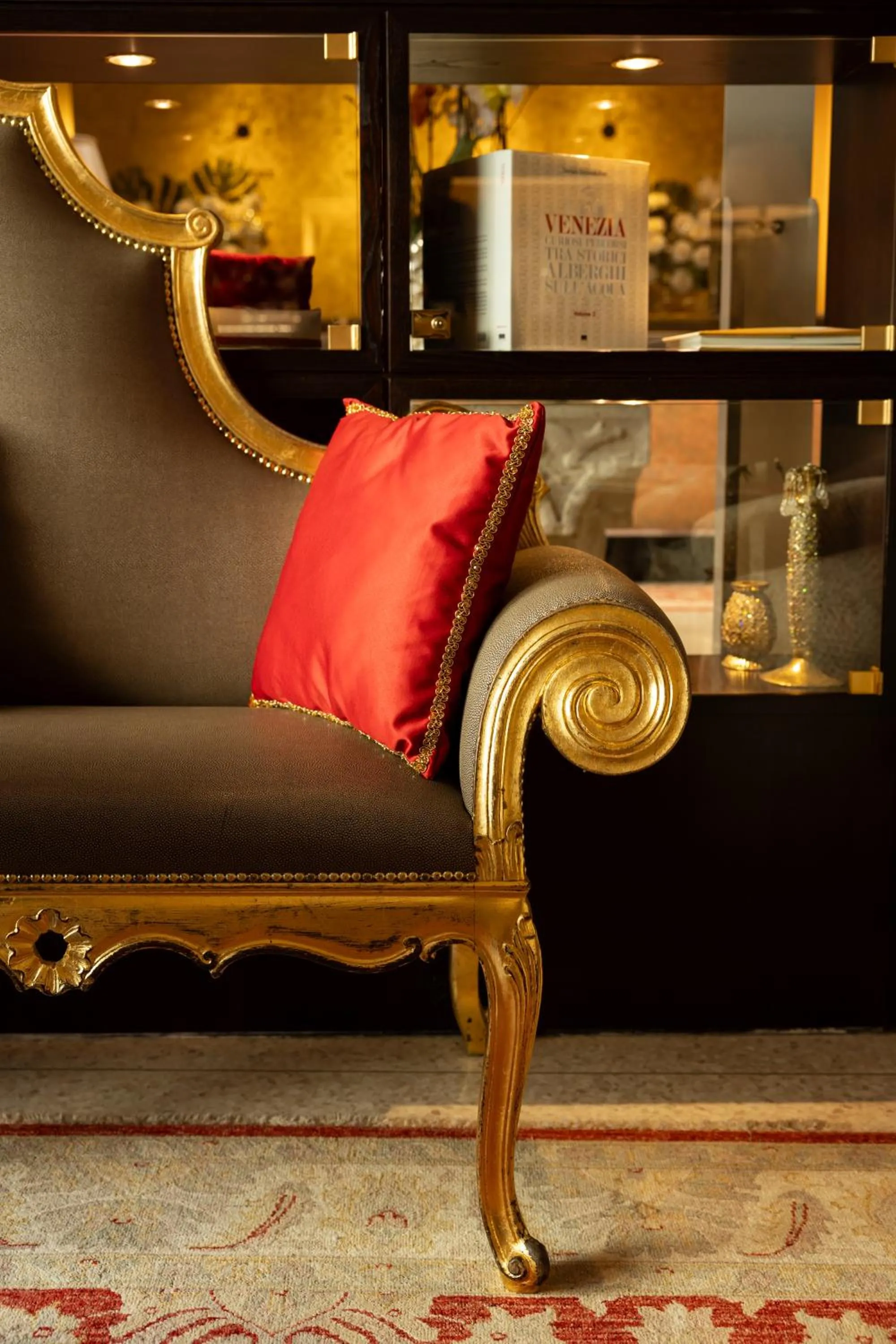 Decorative detail in Hotel A La Commedia