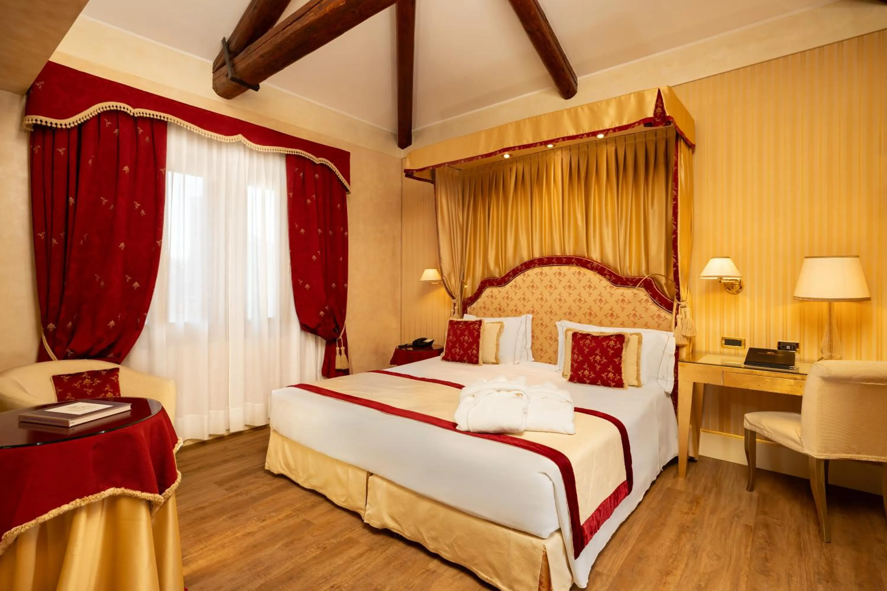 Bedroom, Bed in Hotel A La Commedia