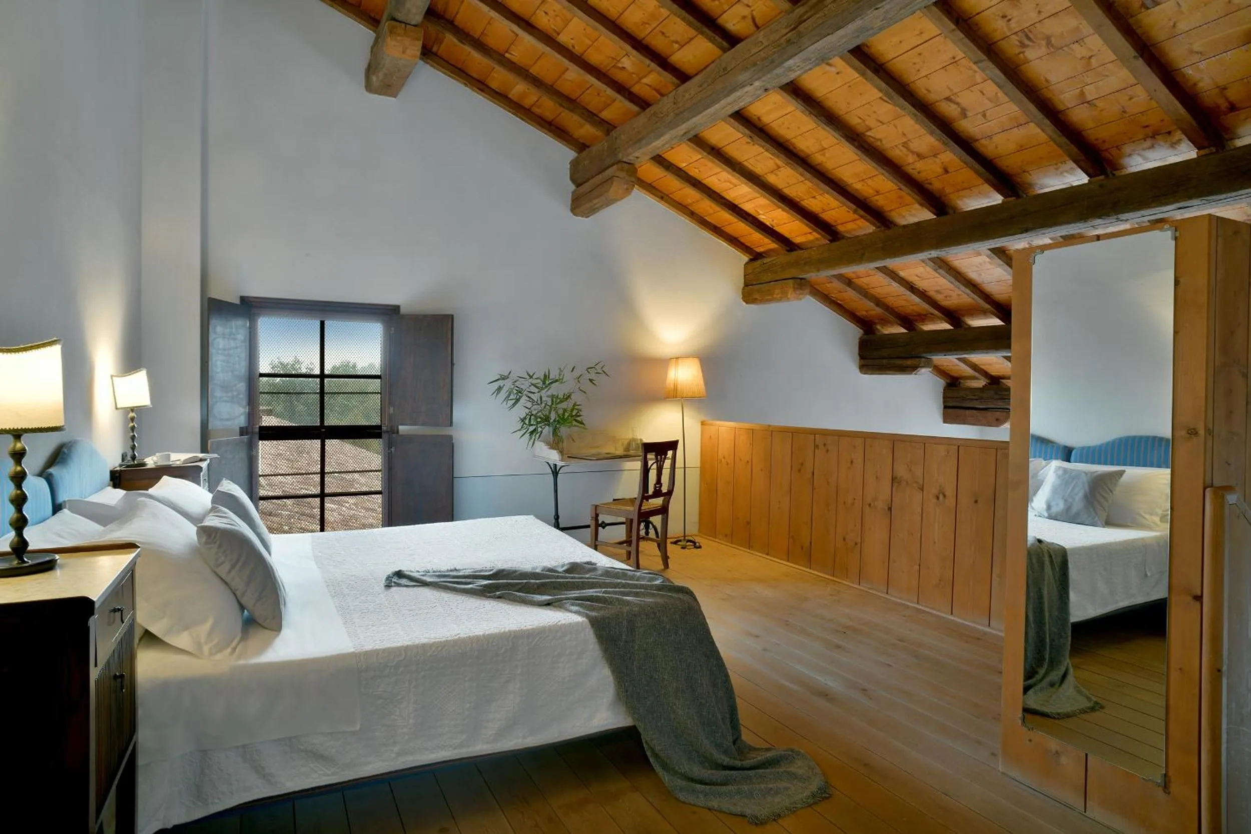 Bedroom, Bed in Frassanelle