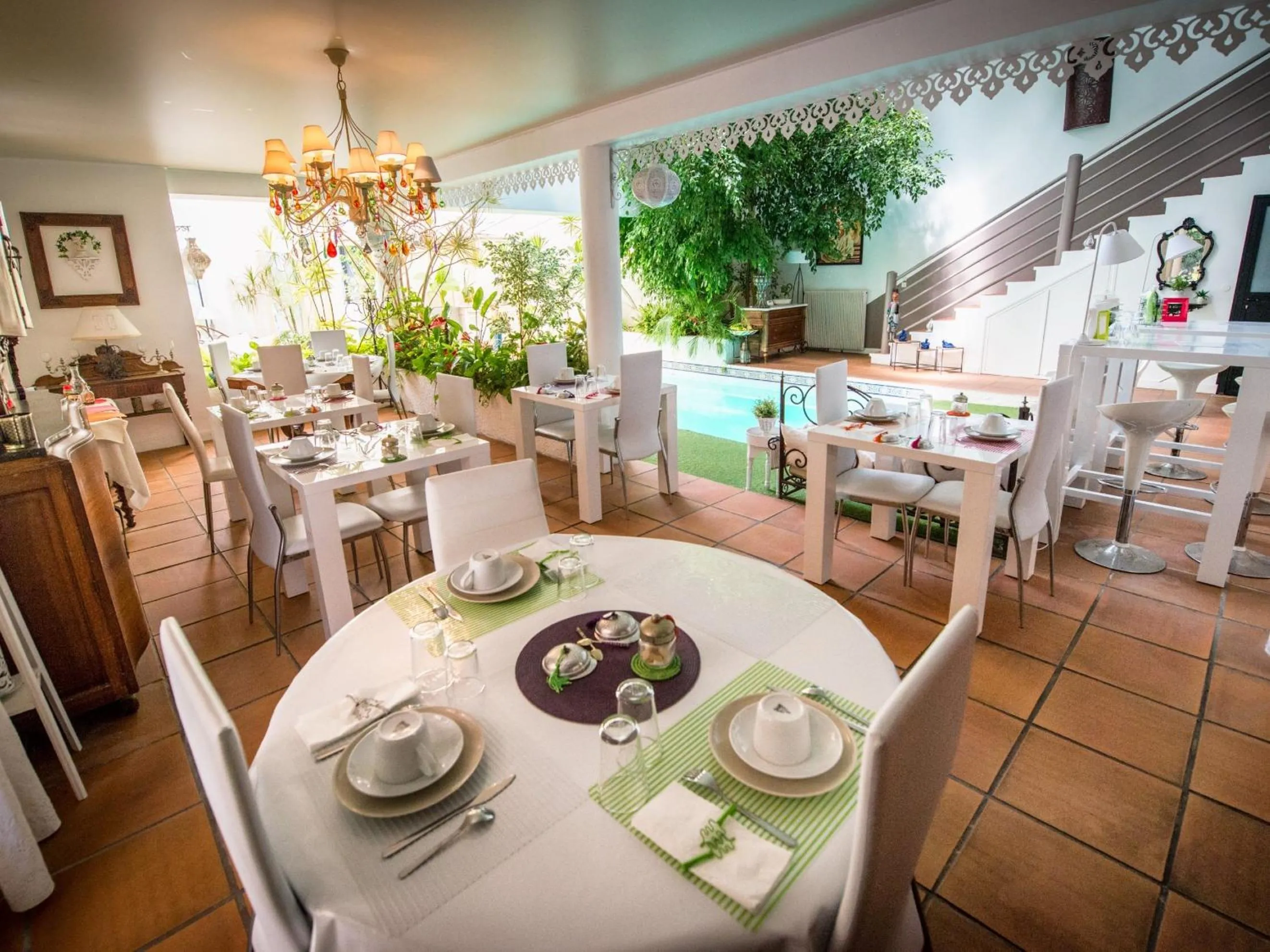 Dining area in Chambre d'Hôtes Villa Ambrosia et Spa