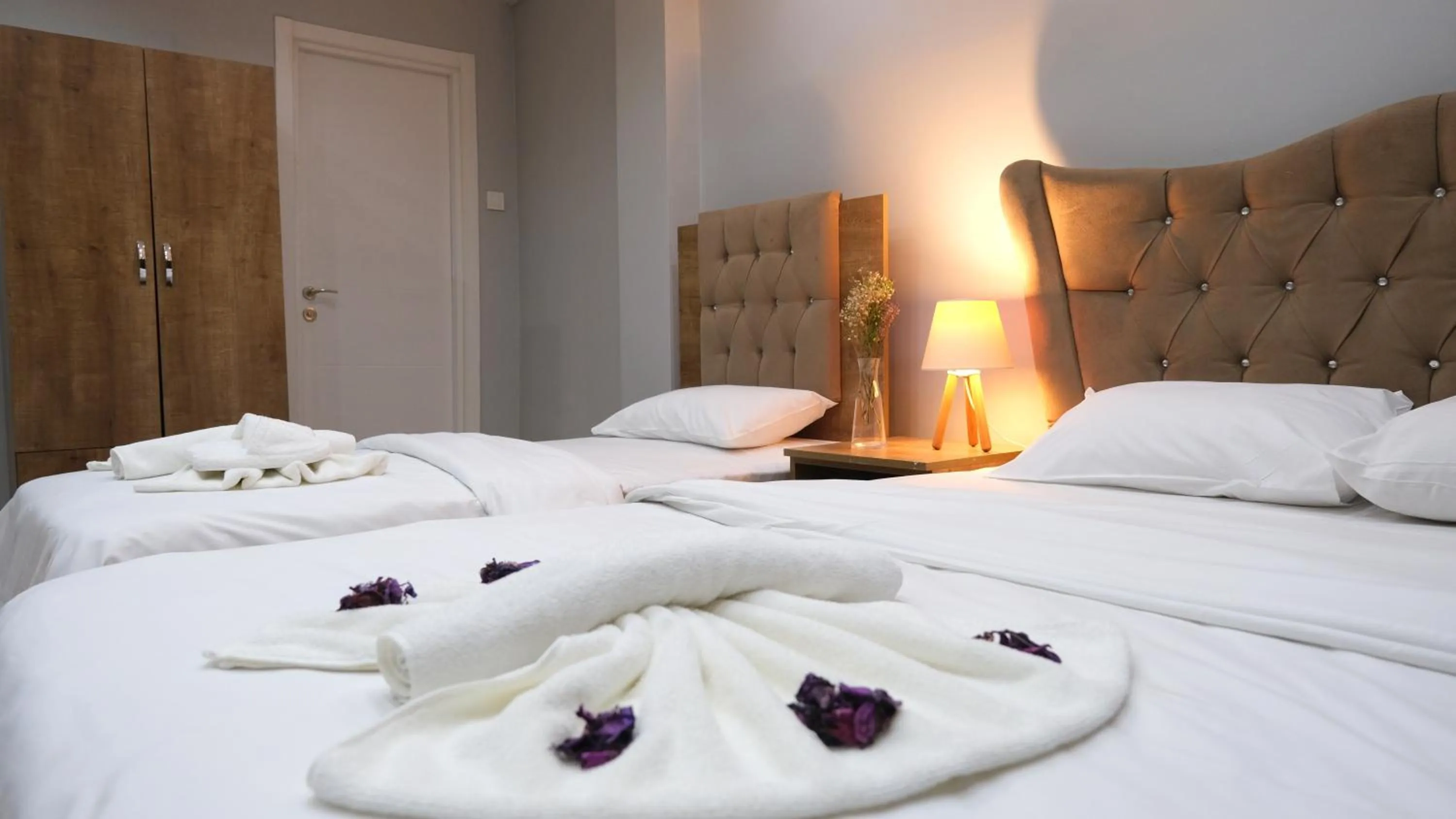 Bed in BIG MOLLS HOTEL