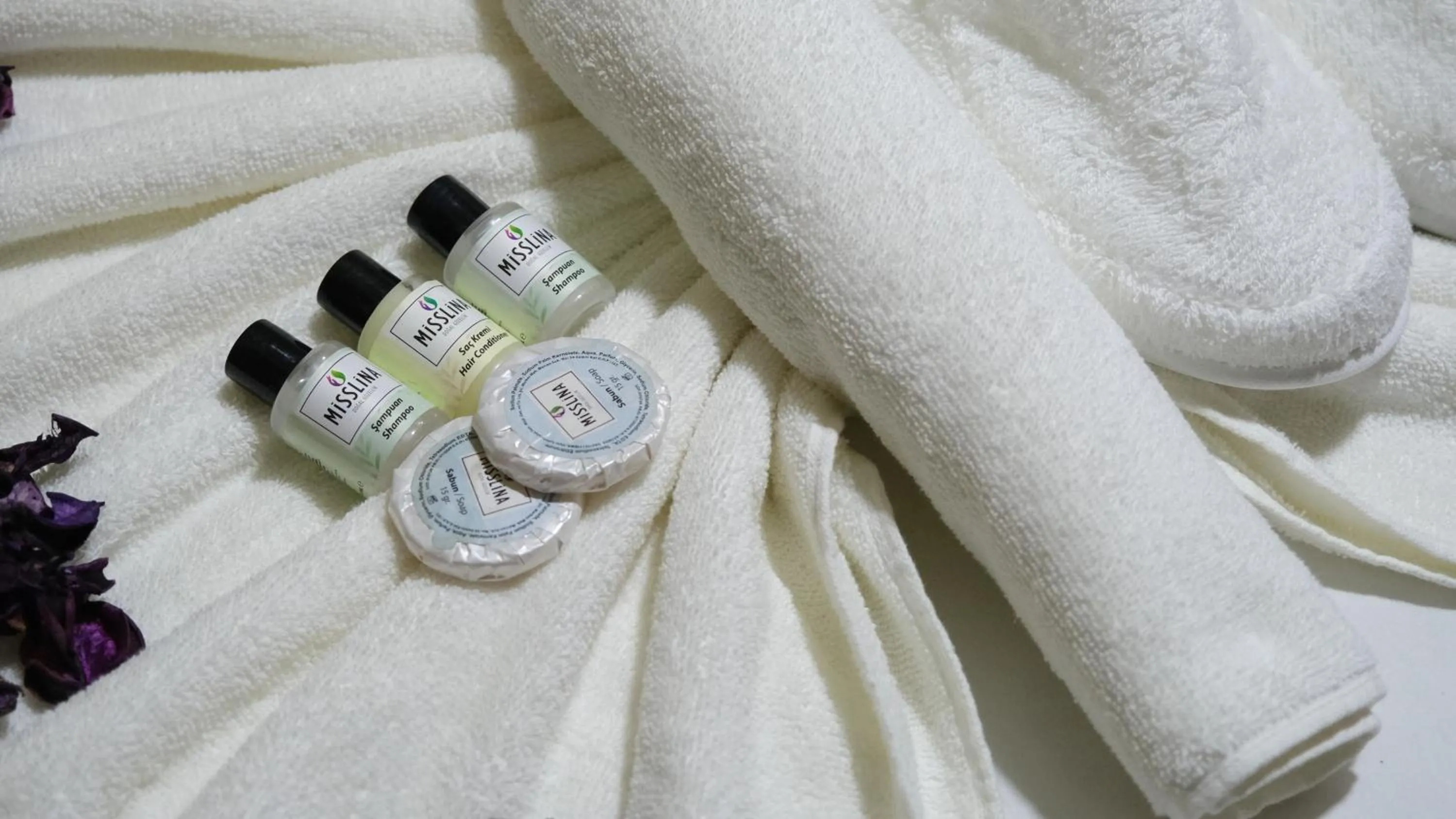 Bed in BIG MOLLS HOTEL