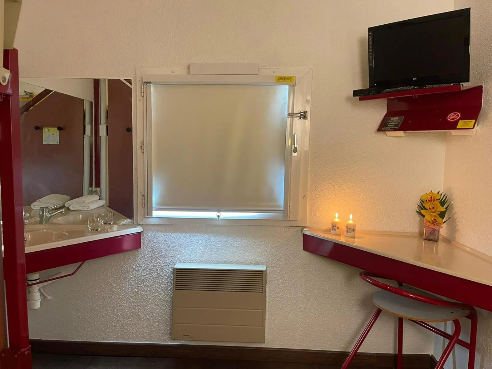 Bed in HOTEL PARIS VALENCE