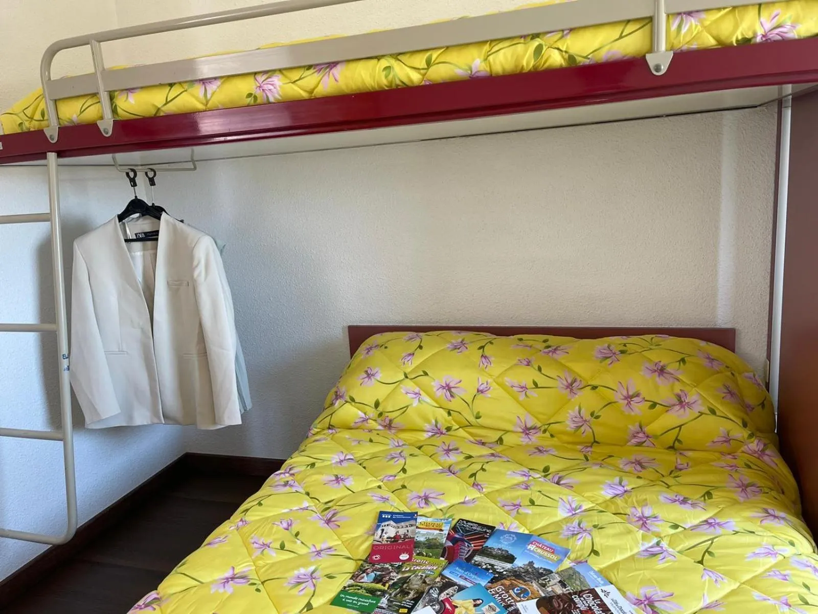 Bed in HOTEL PARIS VALENCE