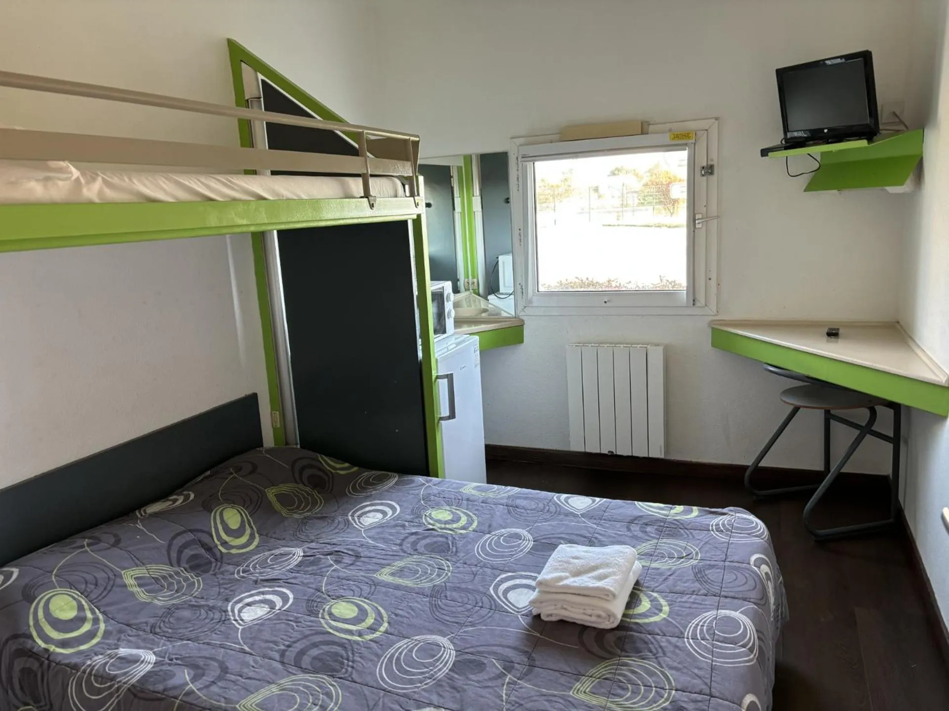 Bed in HOTEL PARIS VALENCE