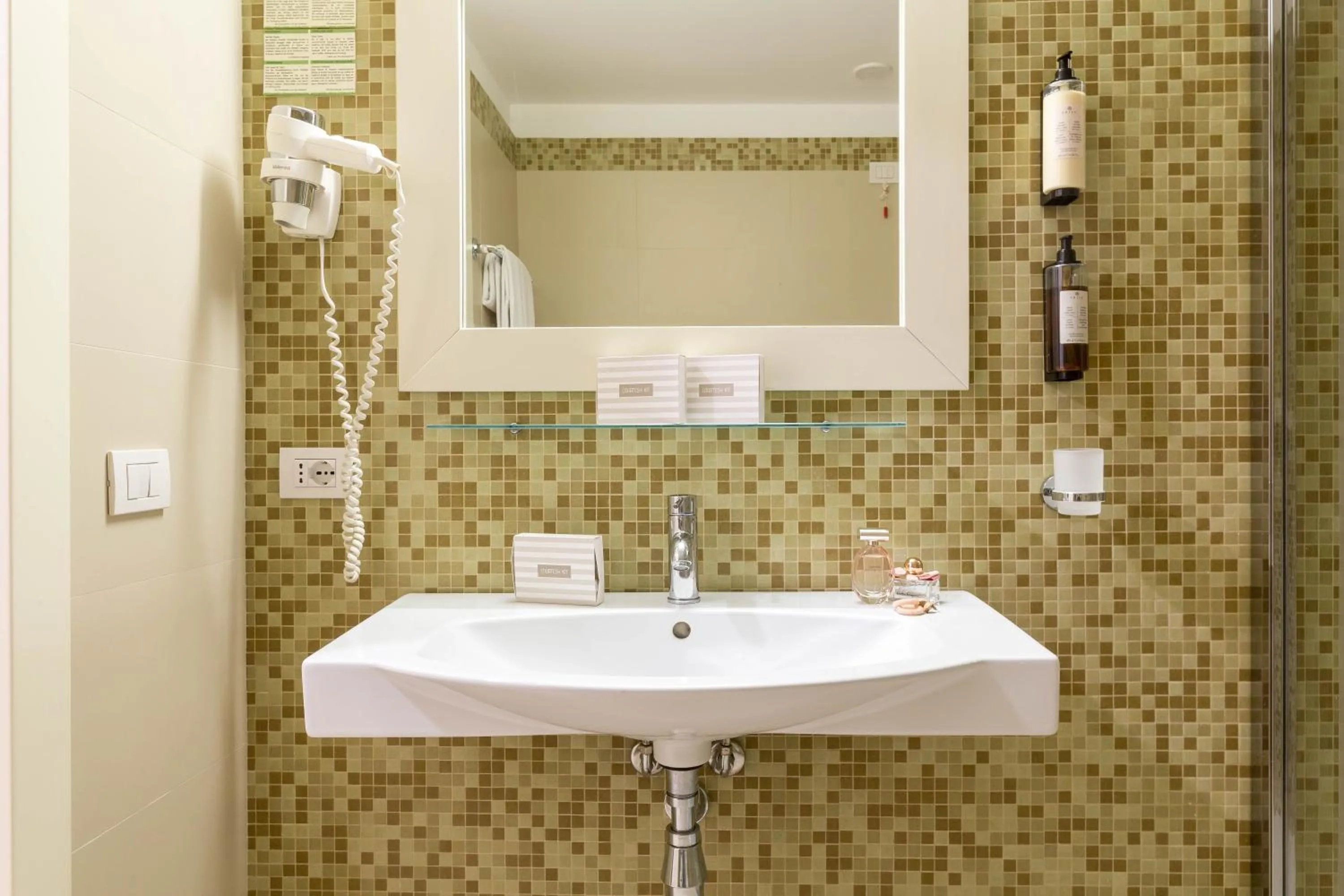 Bathroom in Hotel Catalunya