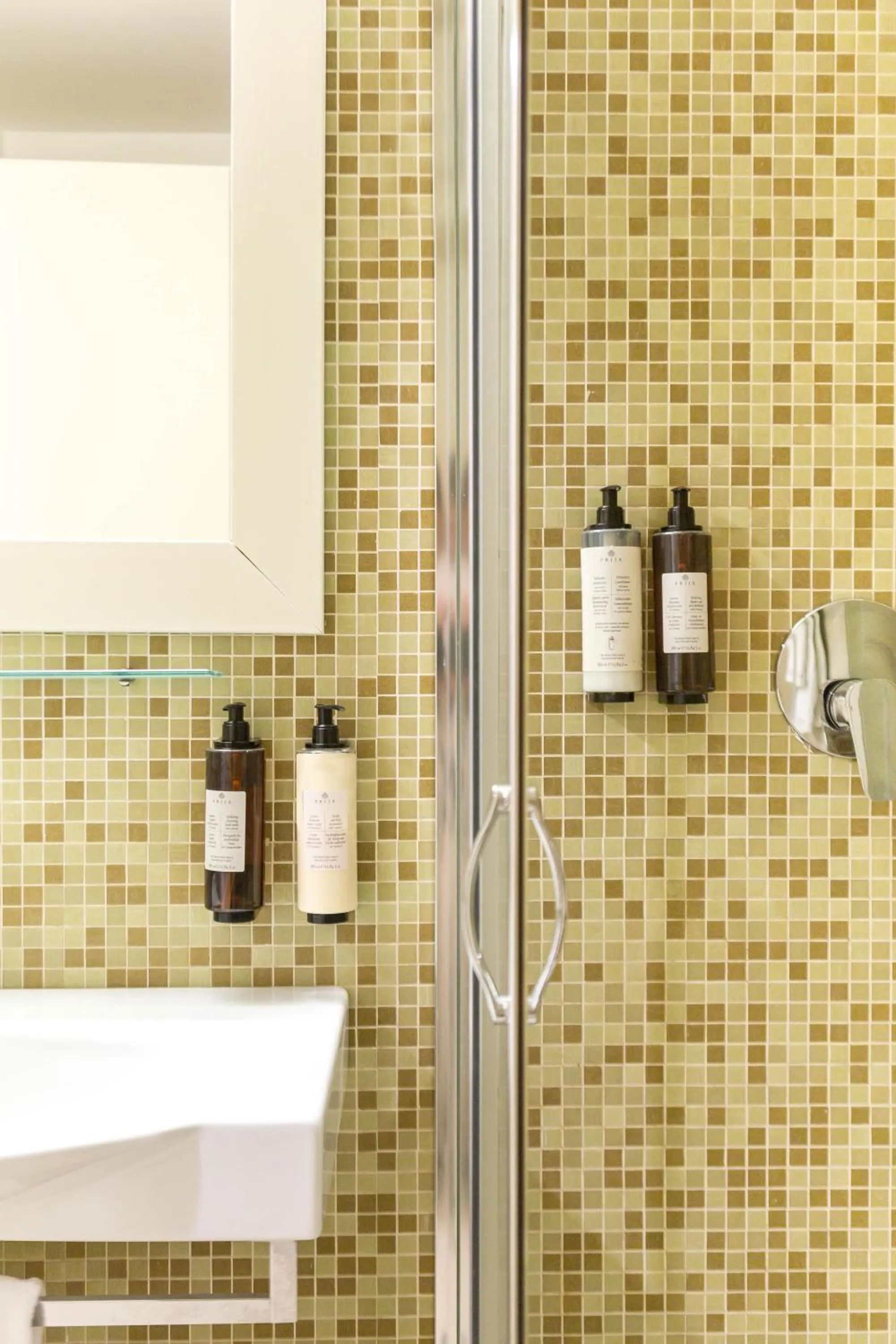 Shower in Hotel Catalunya