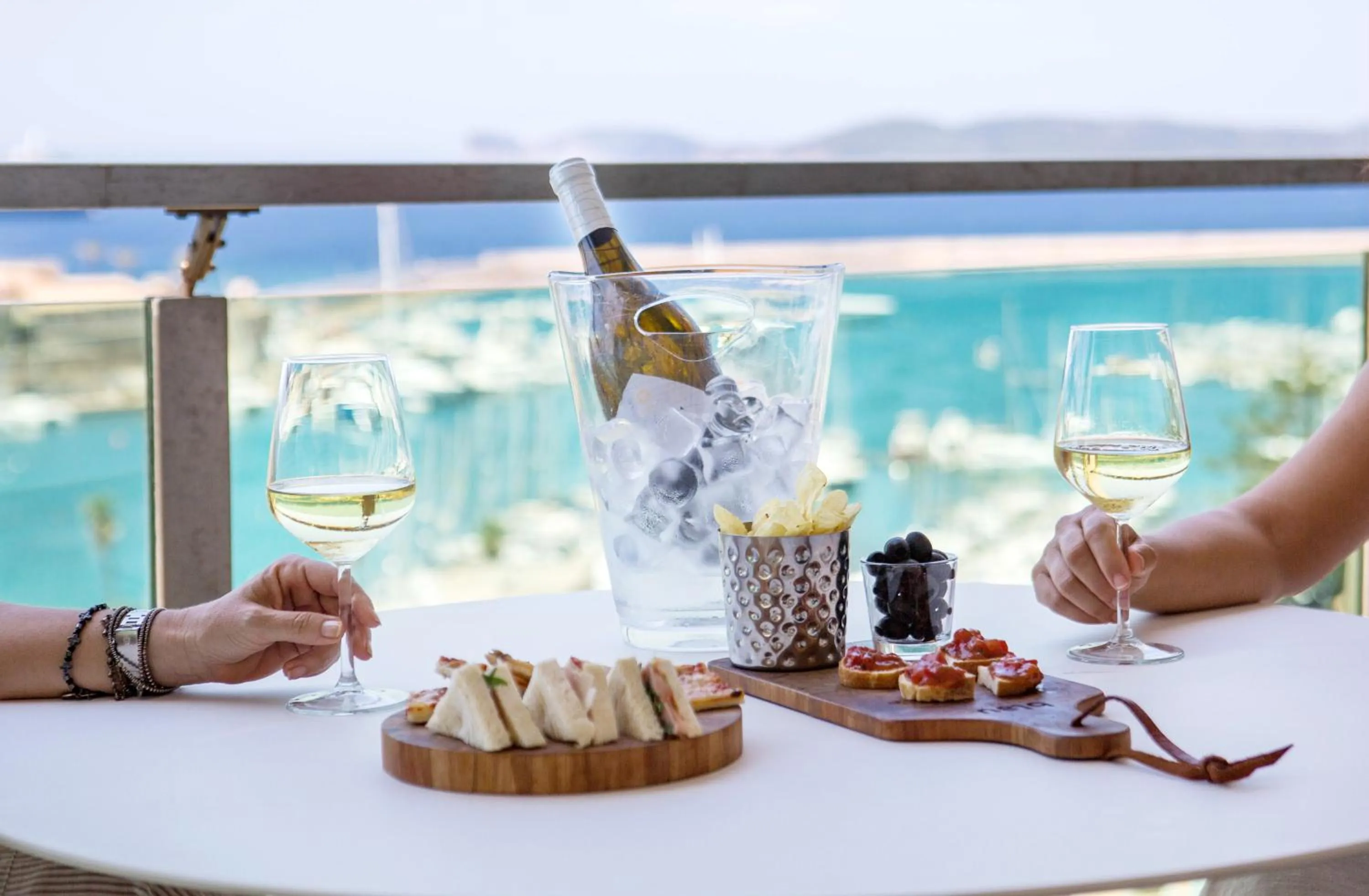 Restaurant/places to eat in Hotel Catalunya