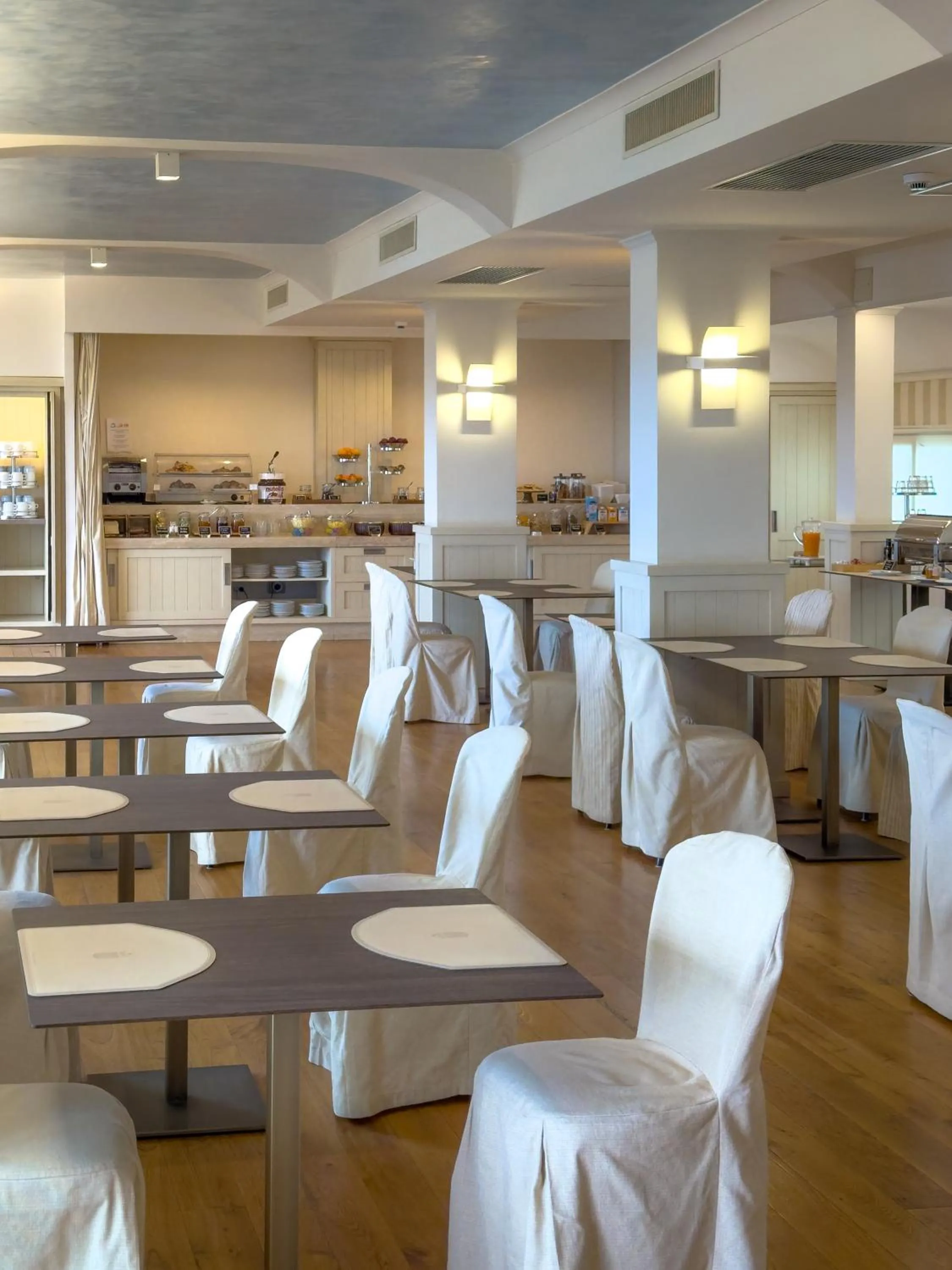 Restaurant/places to eat in Hotel Catalunya