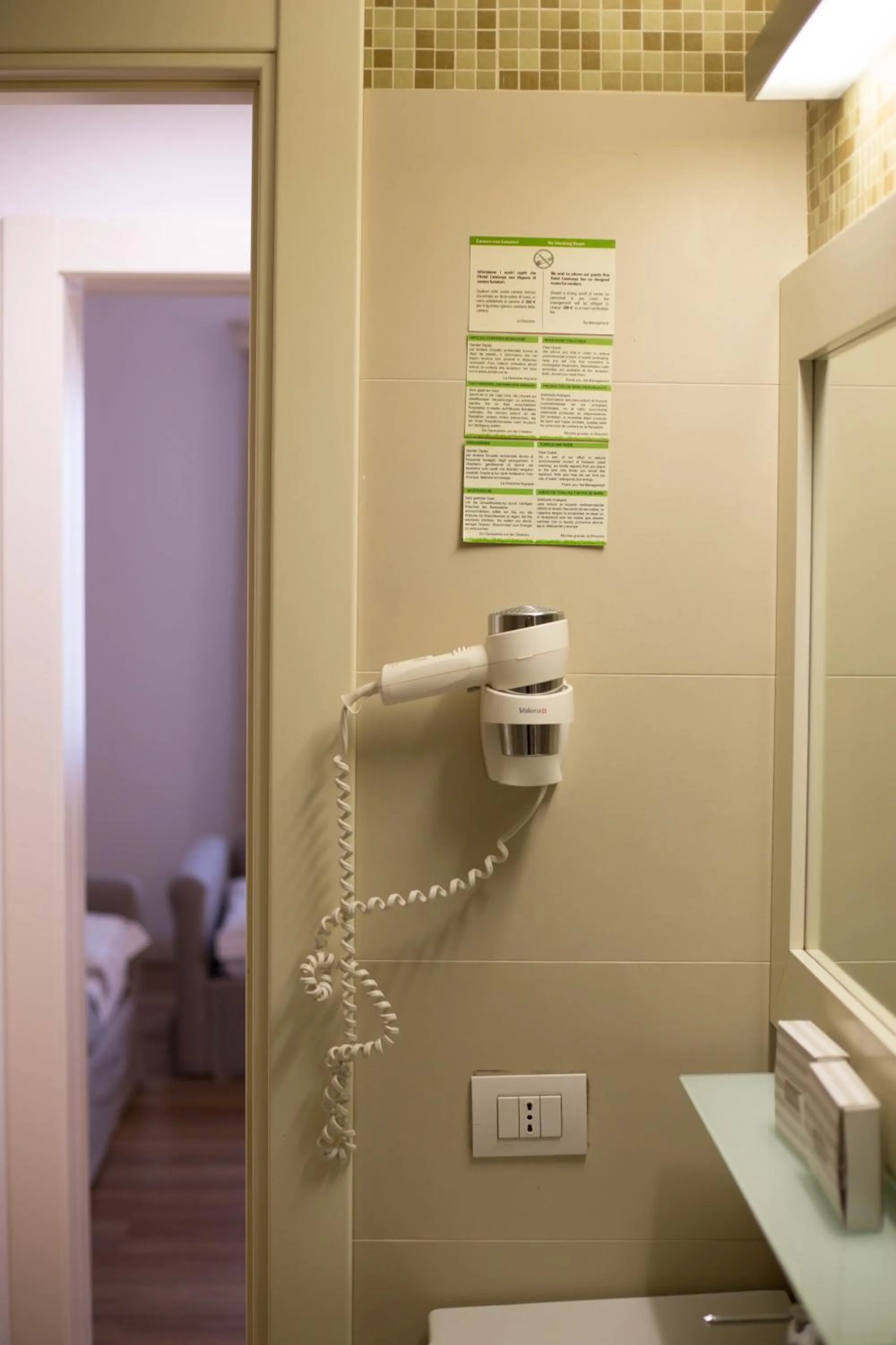 Bathroom in Hotel Catalunya