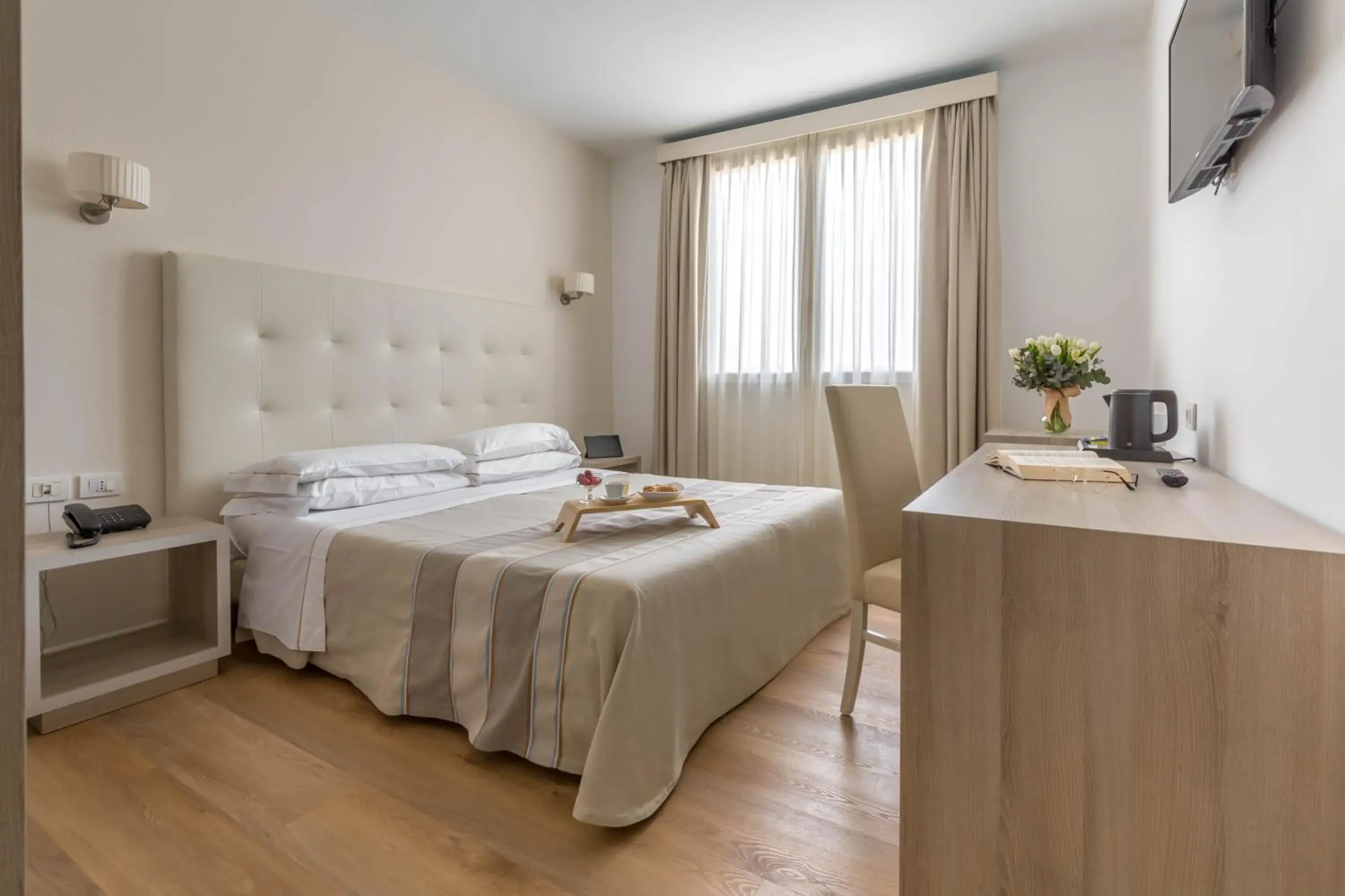 Double or Twin Room - single occupancy in Hotel Catalunya Double or Twin Room - single occupancy in Hotel Catalunya