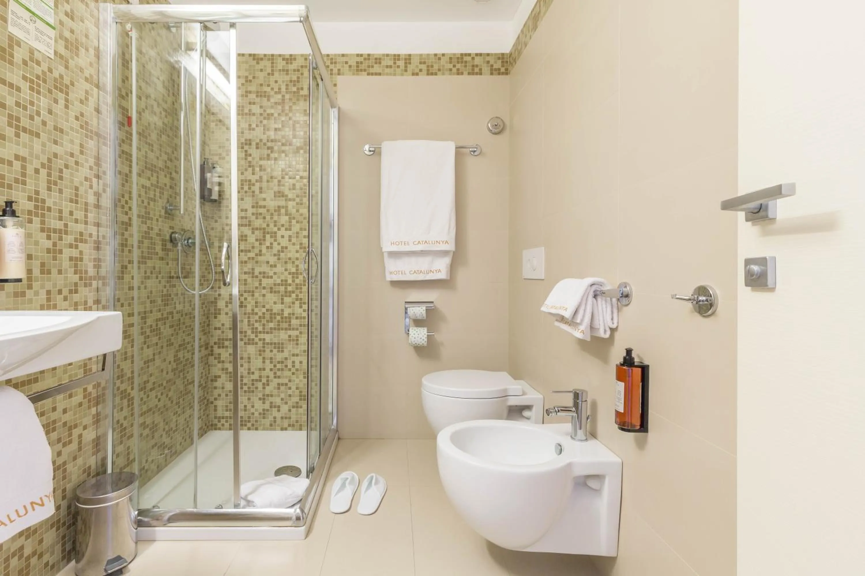 Shower in Hotel Catalunya