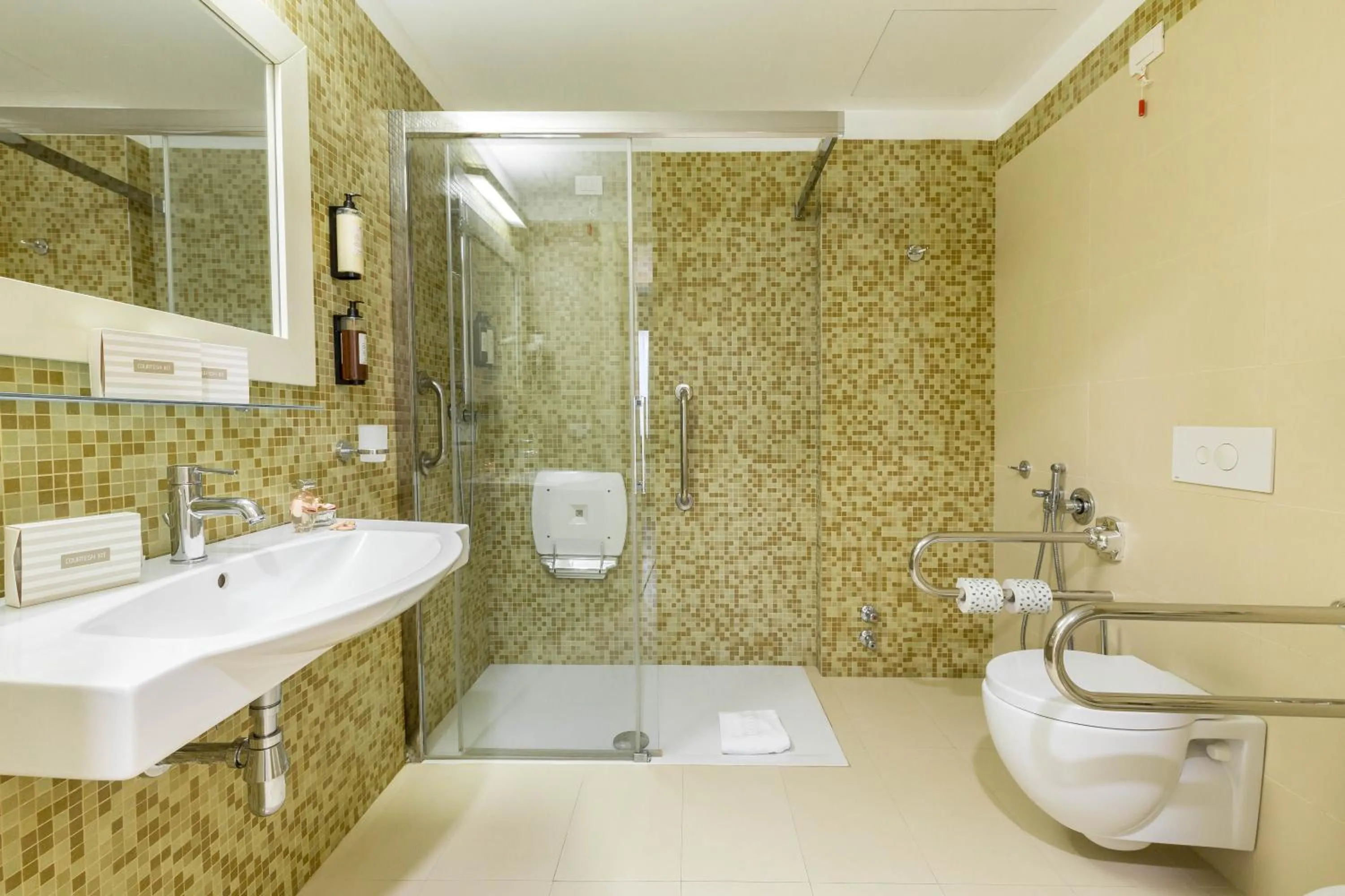 Shower in Hotel Catalunya