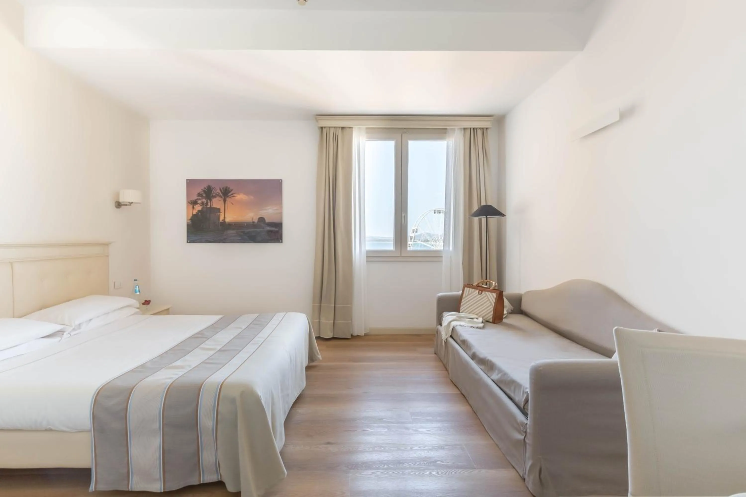 Bed in Hotel Catalunya