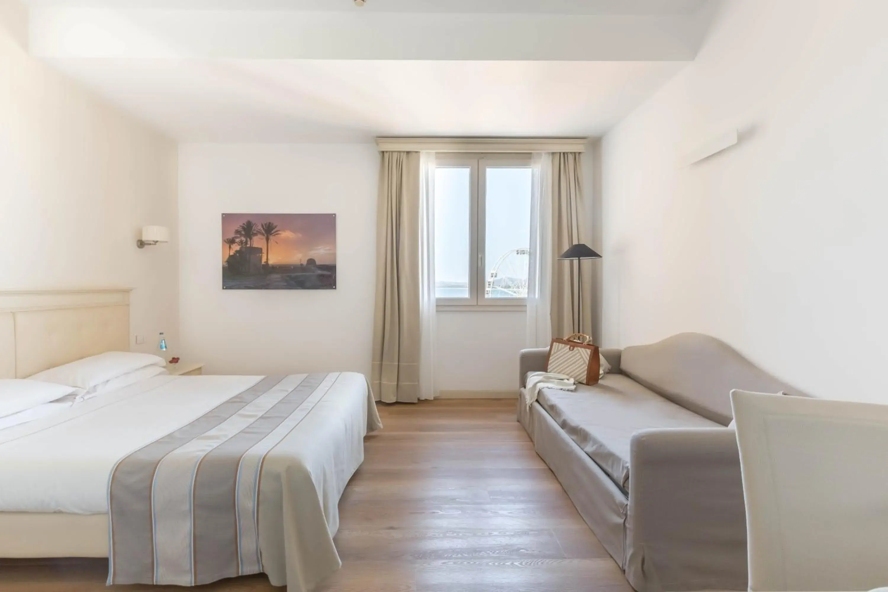 Family Double Room in Hotel Catalunya Family Double Room in Hotel Catalunya