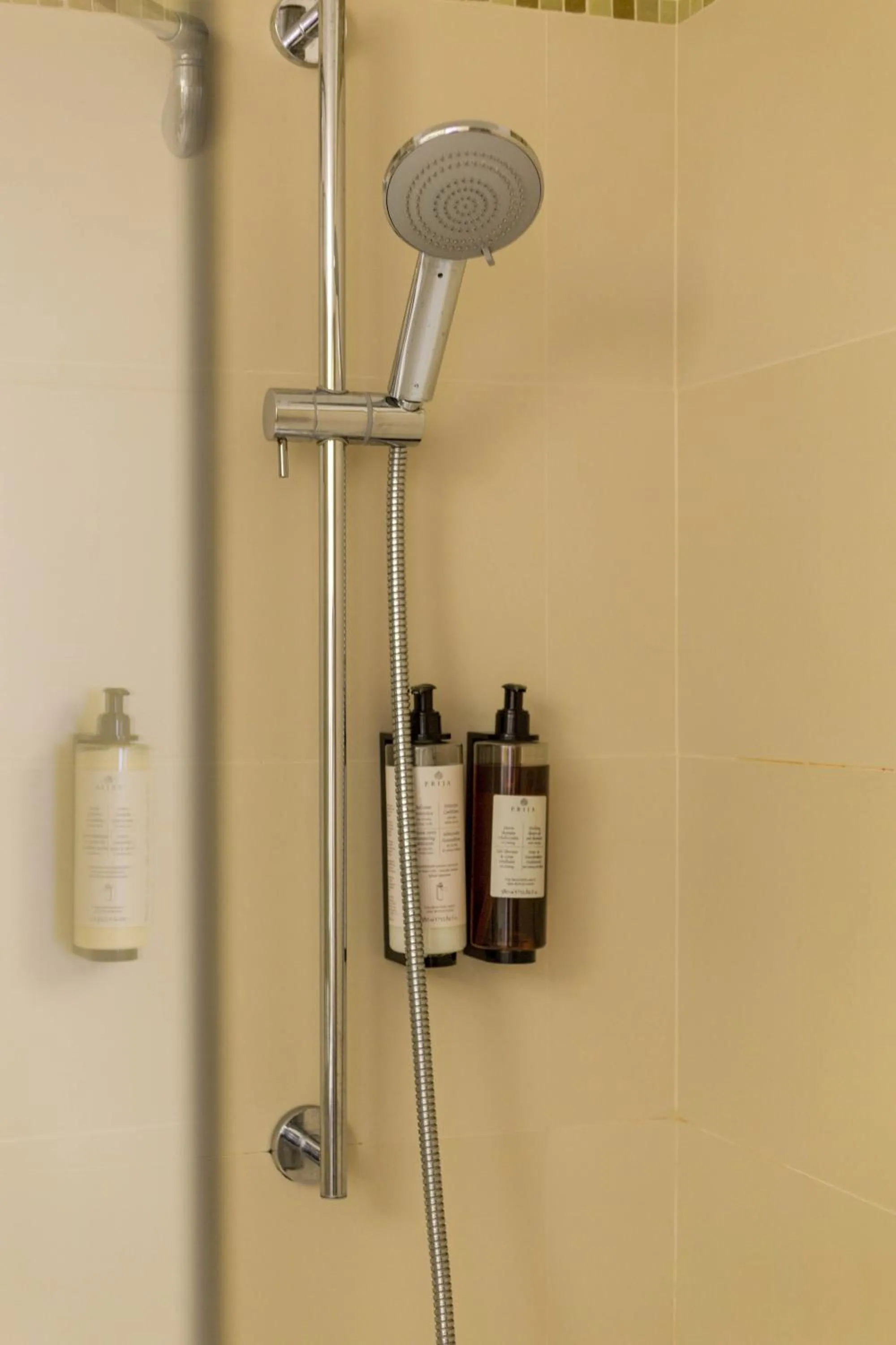 Shower in Hotel Catalunya