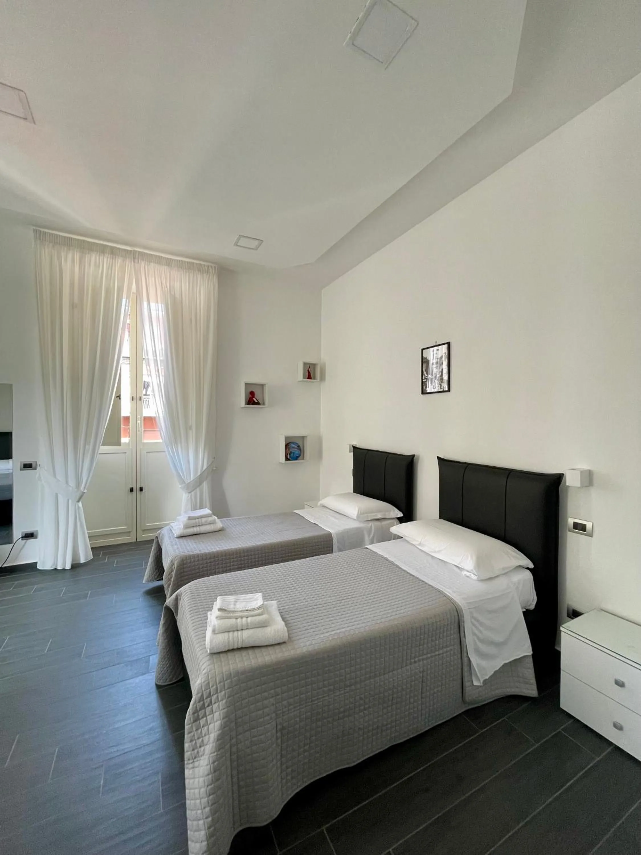 Bed in Le Porte di Napoli - Rooms