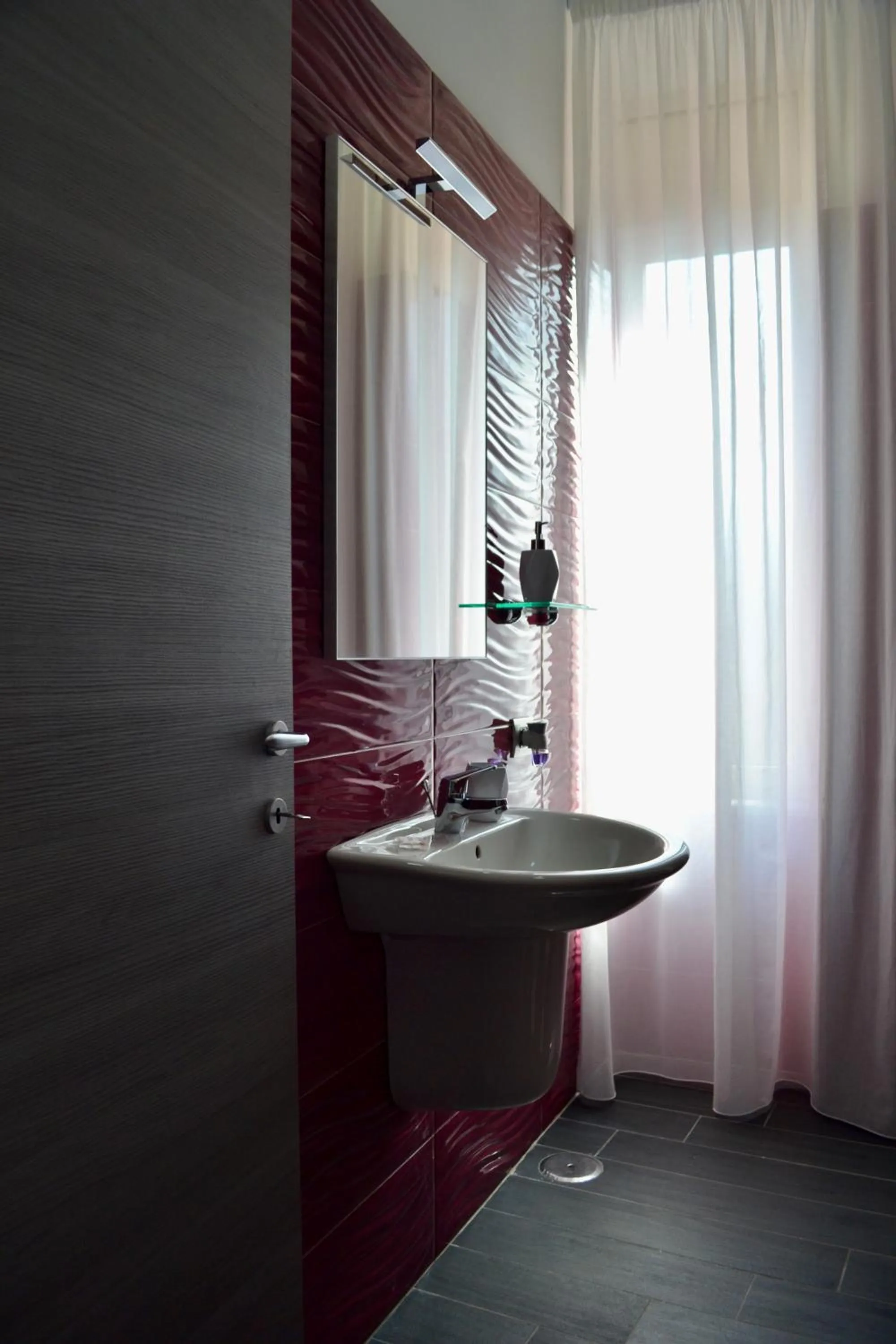 Bathroom in Le Porte di Napoli - Rooms