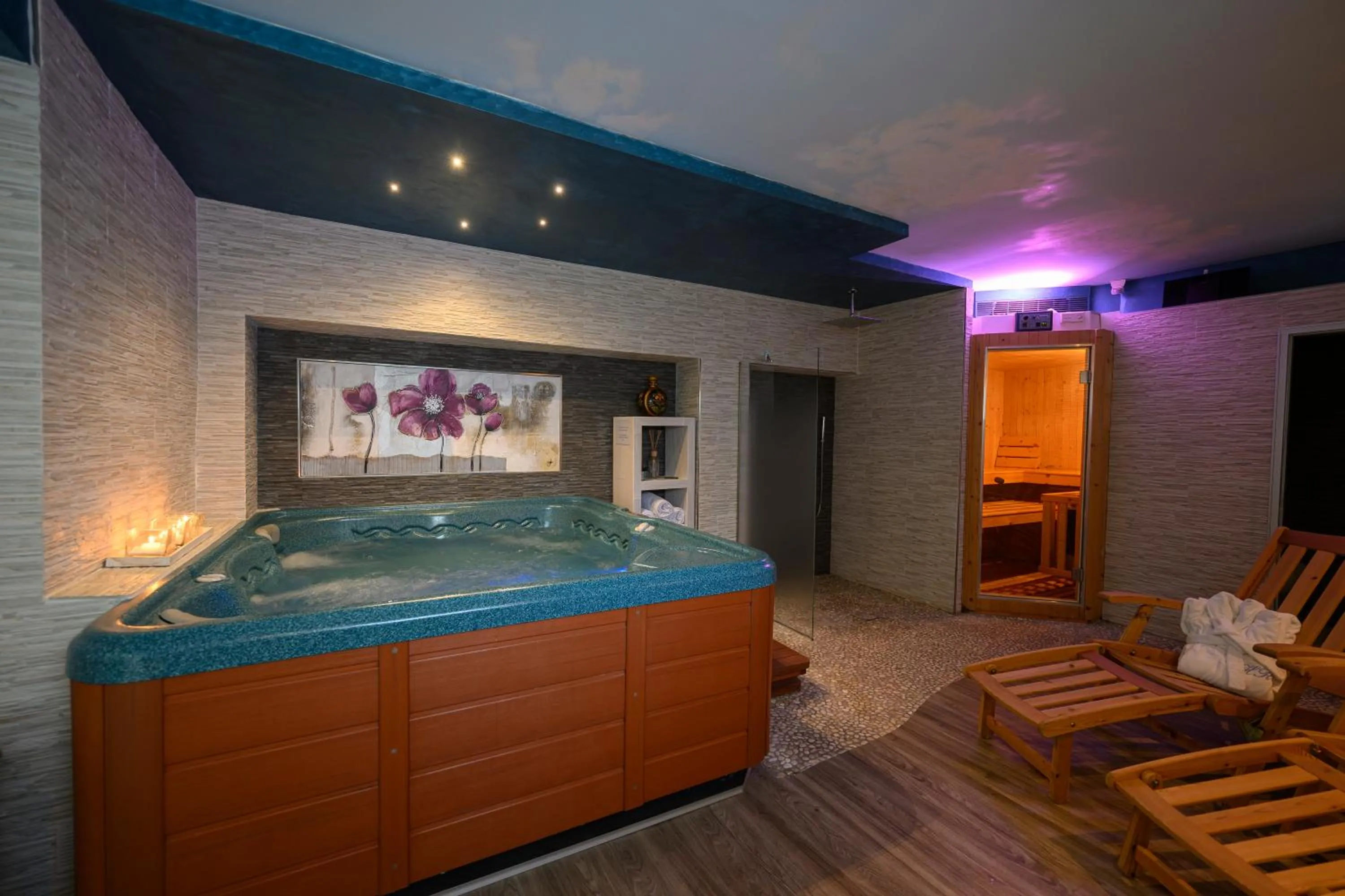Hot Tub in Hotel Riviera
