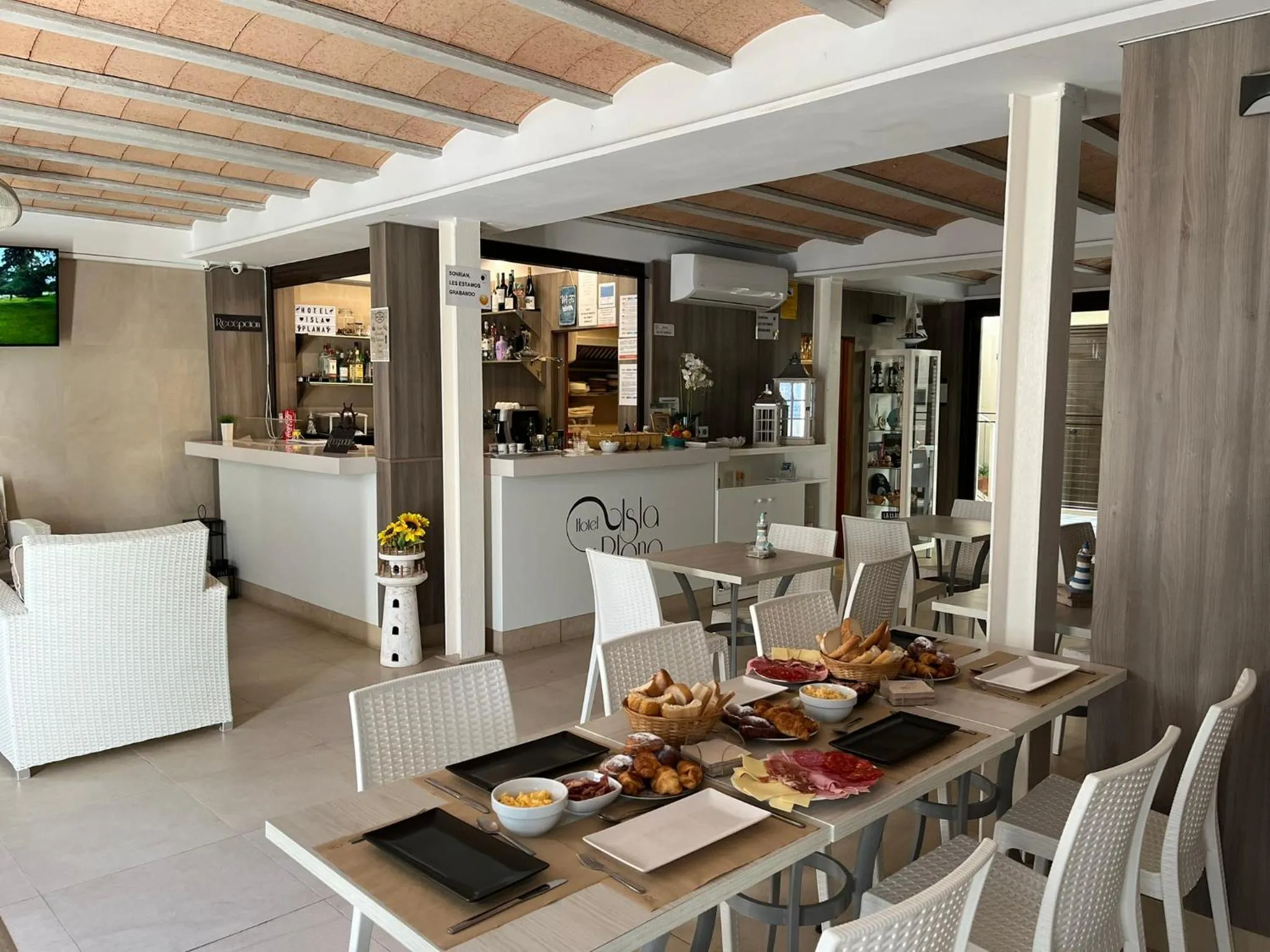 Breakfast in HOTEL ISLA PLANA