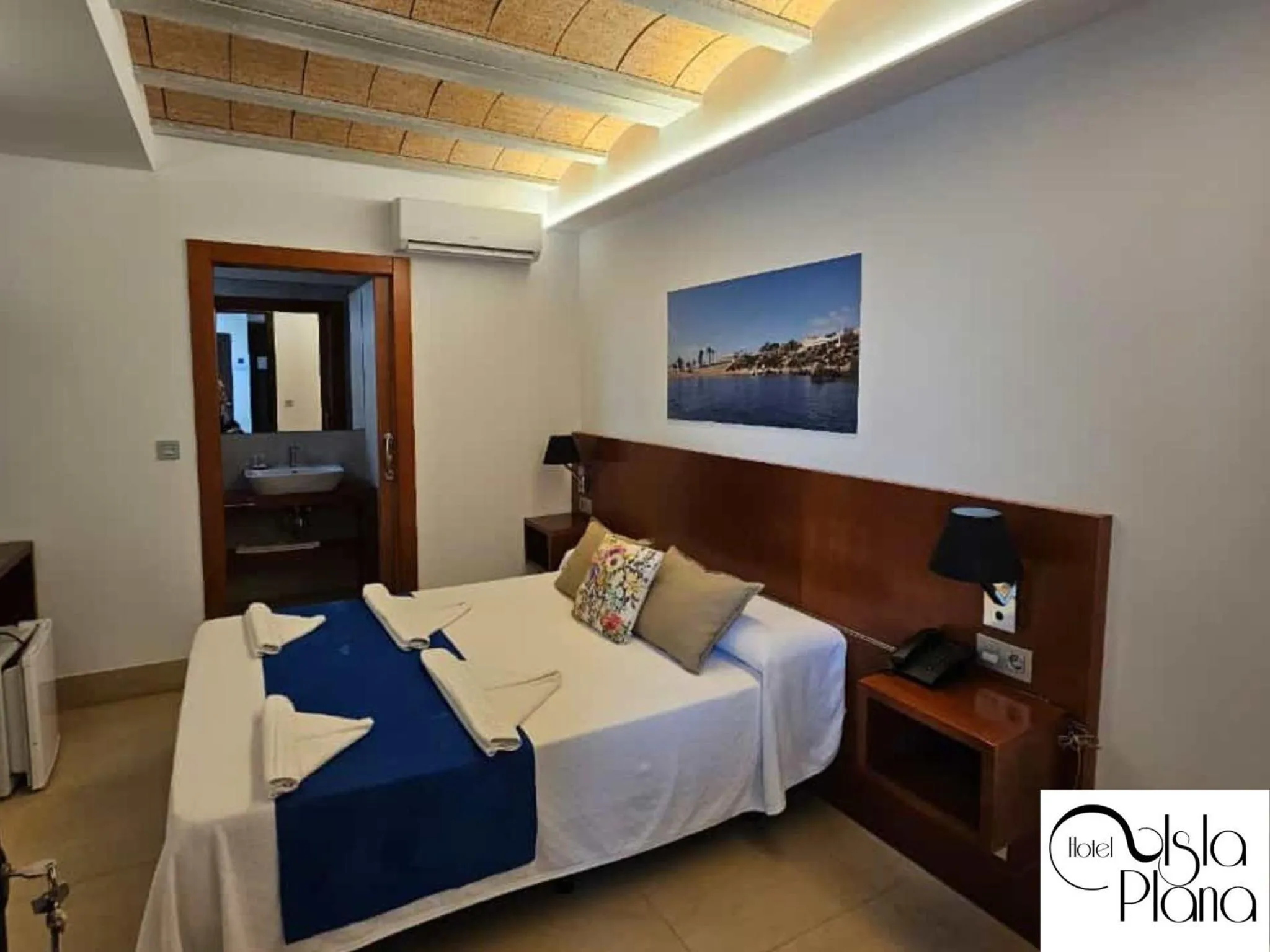 Bed in HOTEL ISLA PLANA