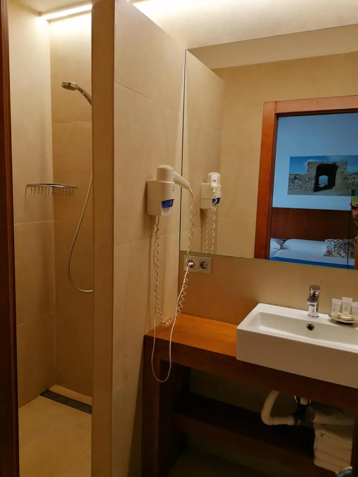 Shower in HOTEL ISLA PLANA