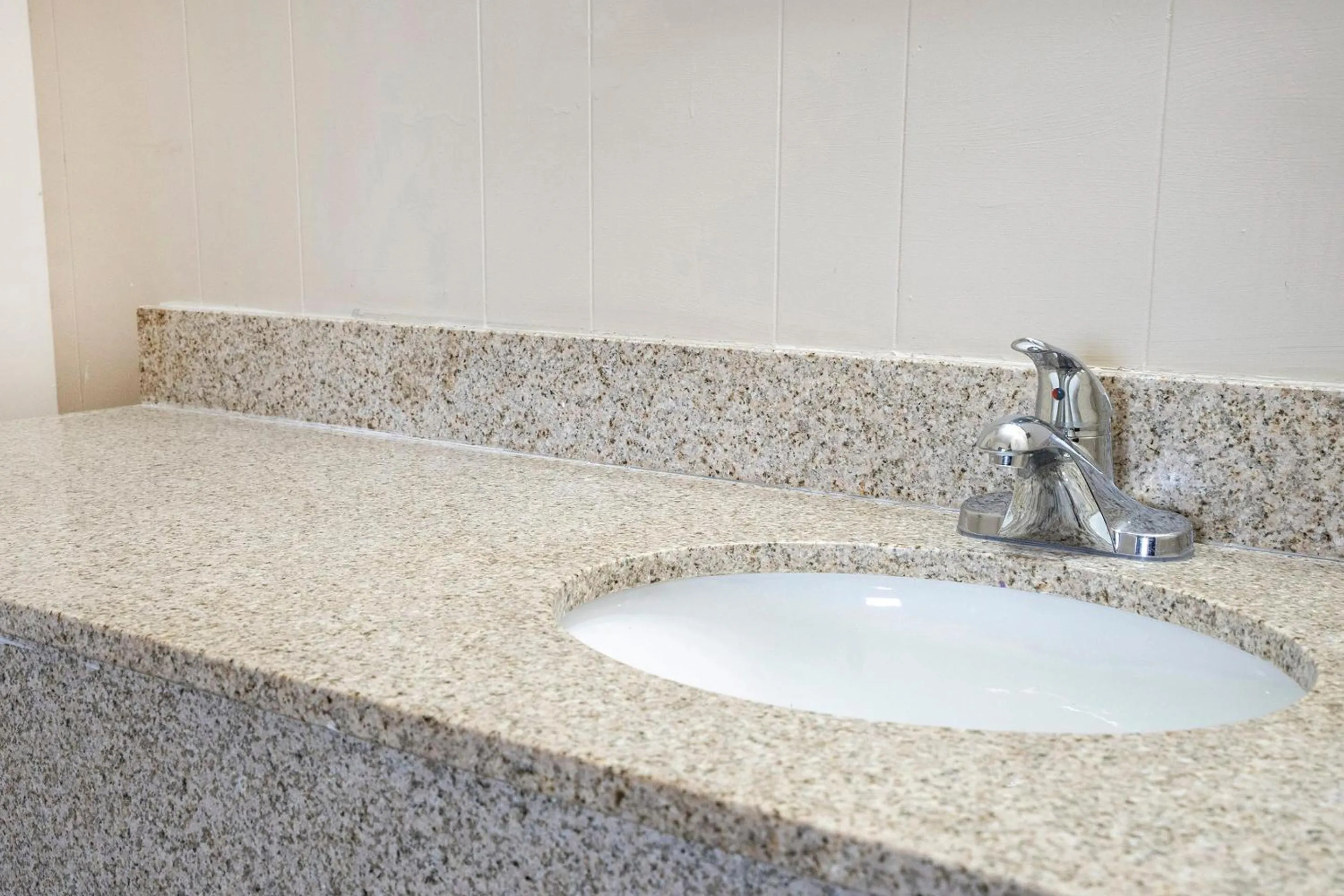 Bathroom in OYO Hotel Opp AL, Floral Hwy